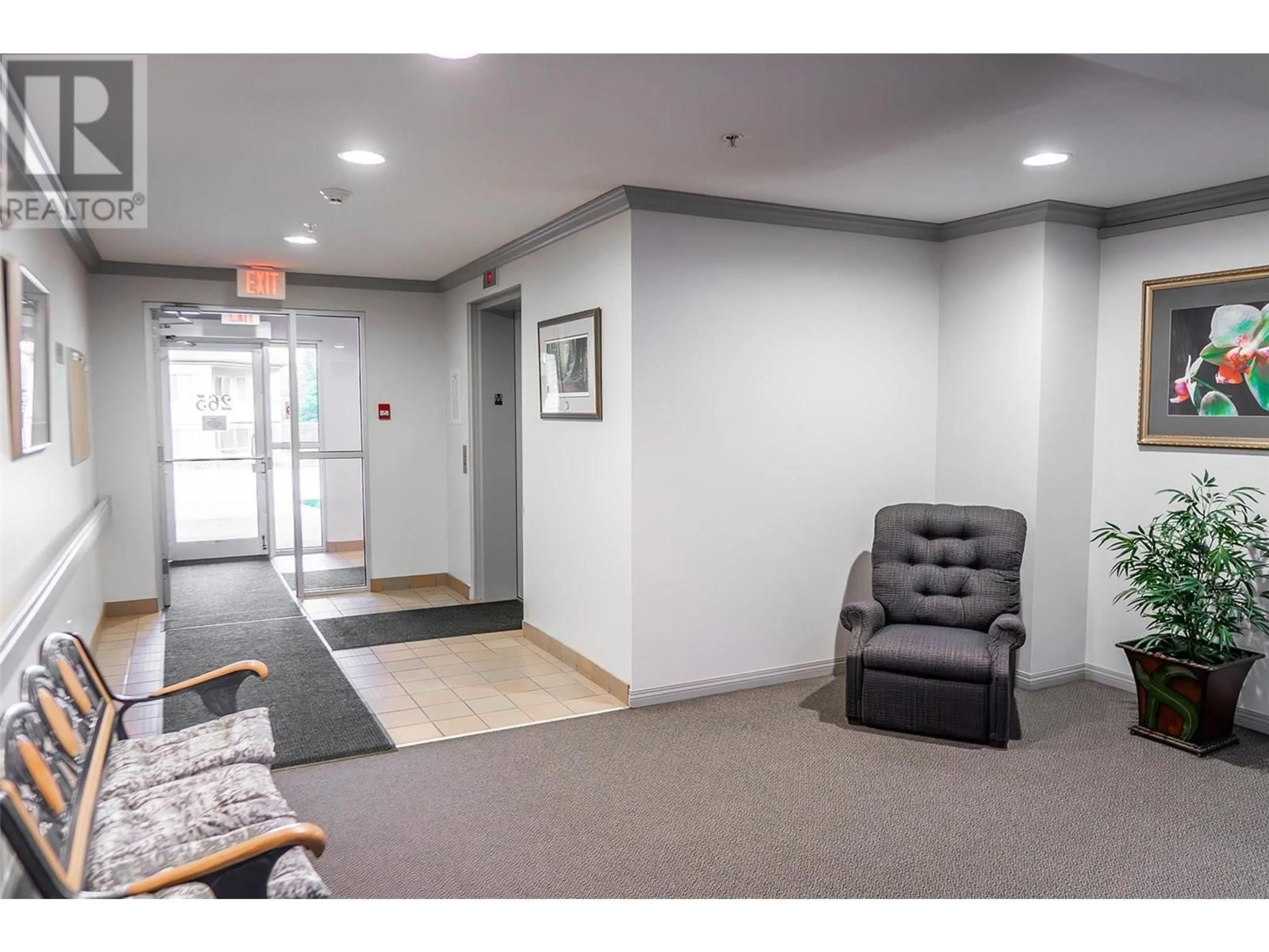 Indoor foyer for 307 - 265 FROELICH ROAD, Kelowna British Columbia V1X3M6