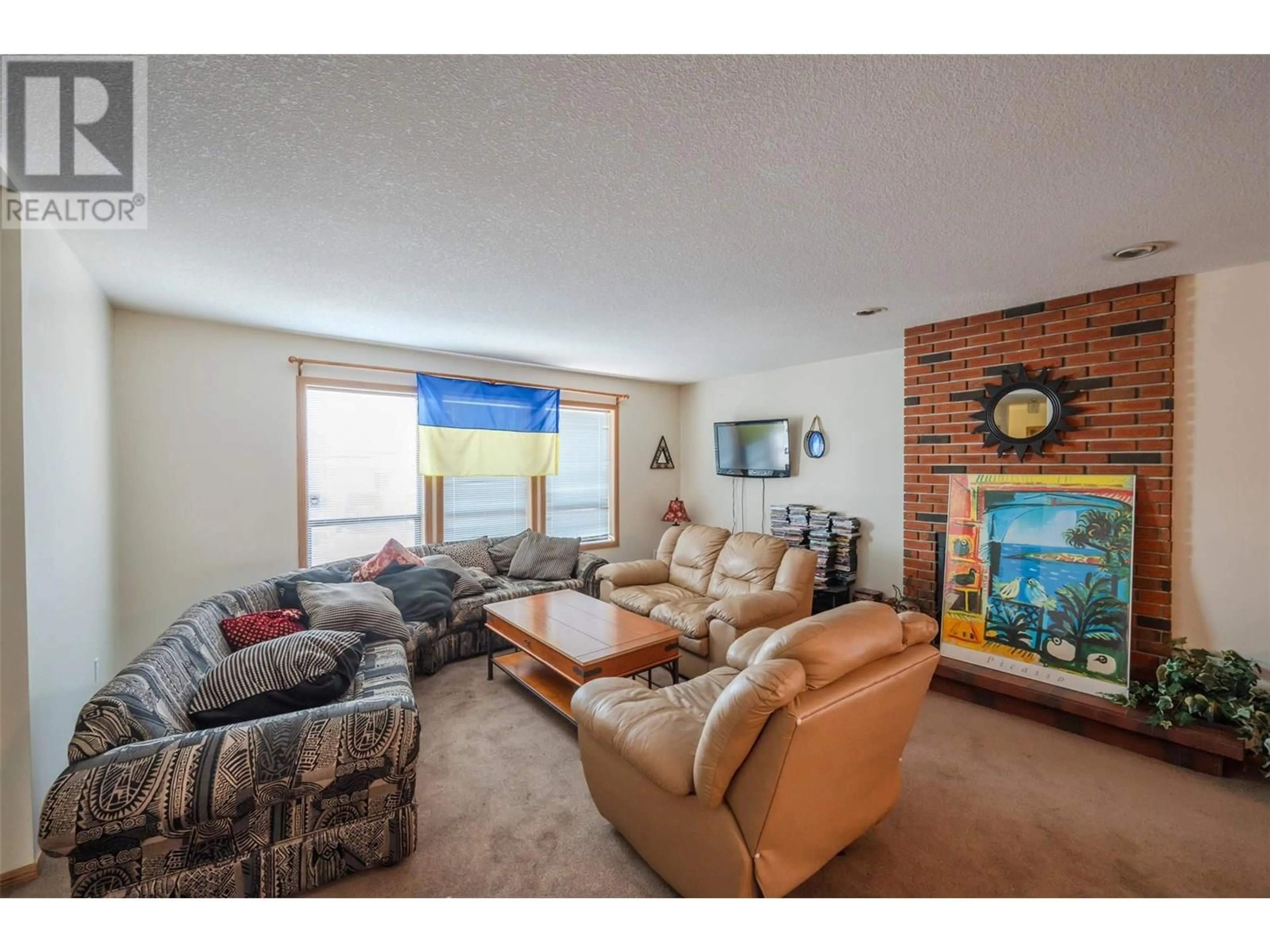Living room with furniture, unknown for 6006 MAPLE DRIVE, Osoyoos British Columbia V0H1V3