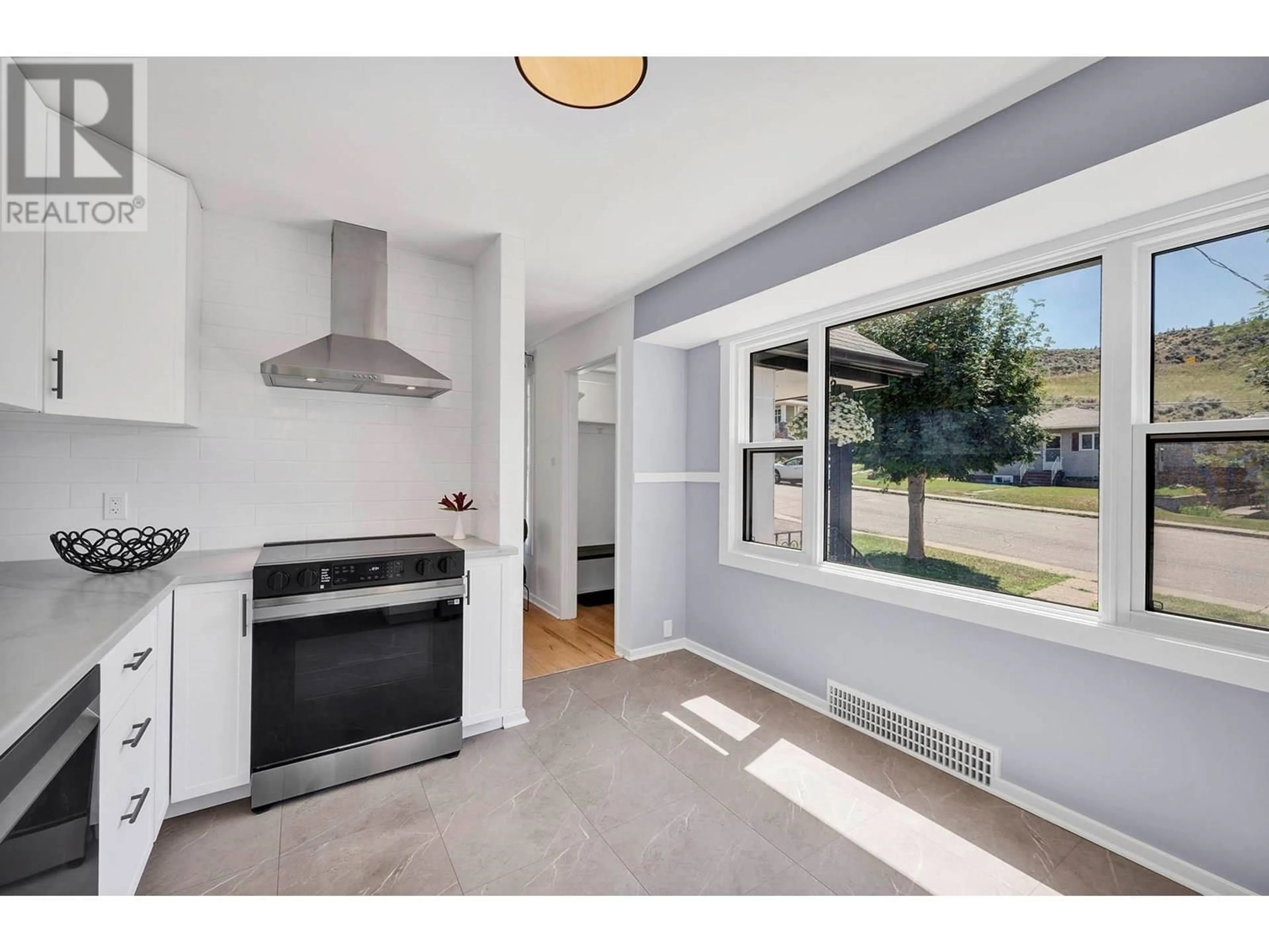 Open concept kitchen, unknown for 1314 PINE CRESCENT, Kamloops British Columbia V2C2Z1