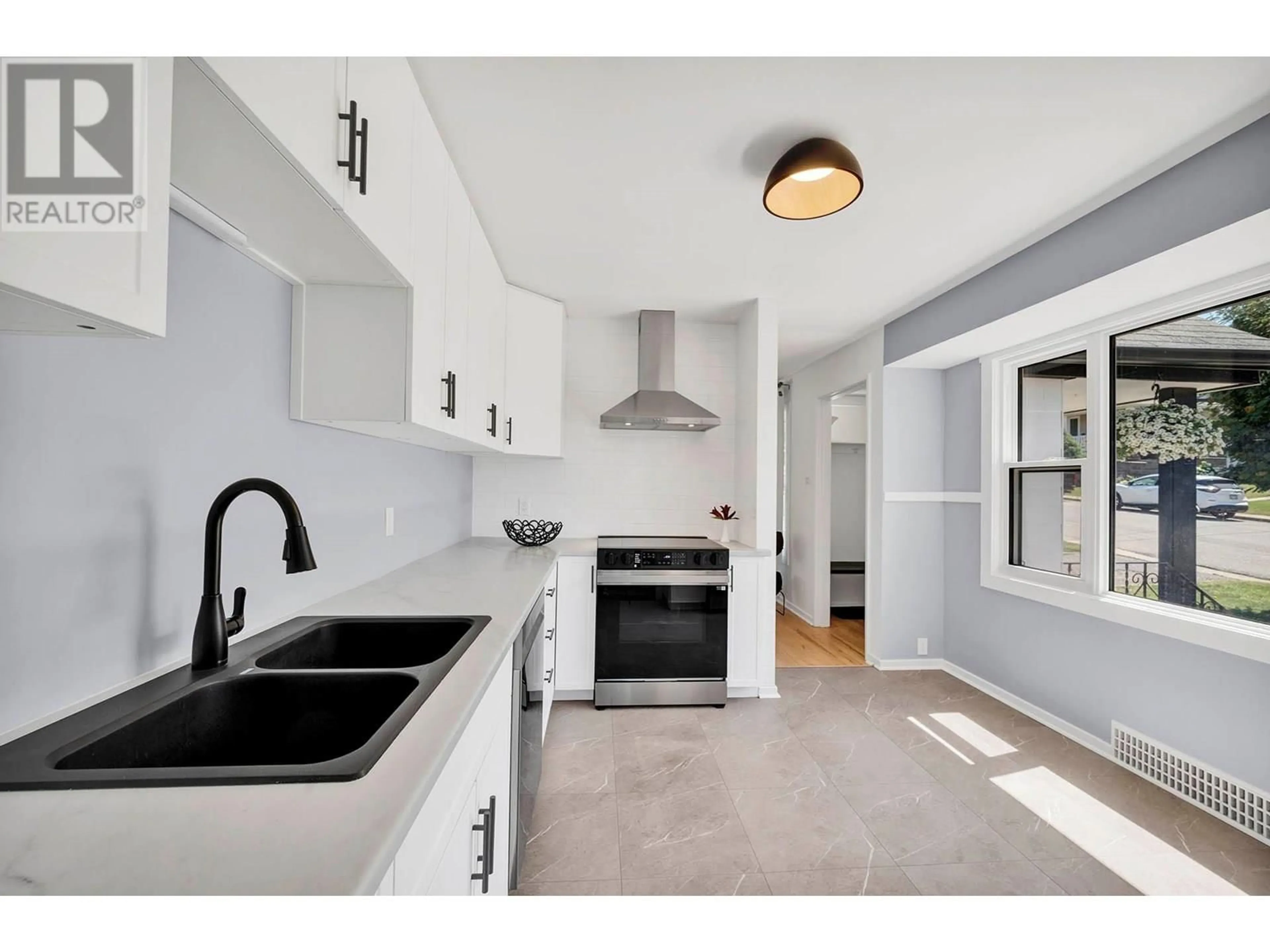 Open concept kitchen, unknown for 1314 PINE CRESCENT, Kamloops British Columbia V2C2Z1