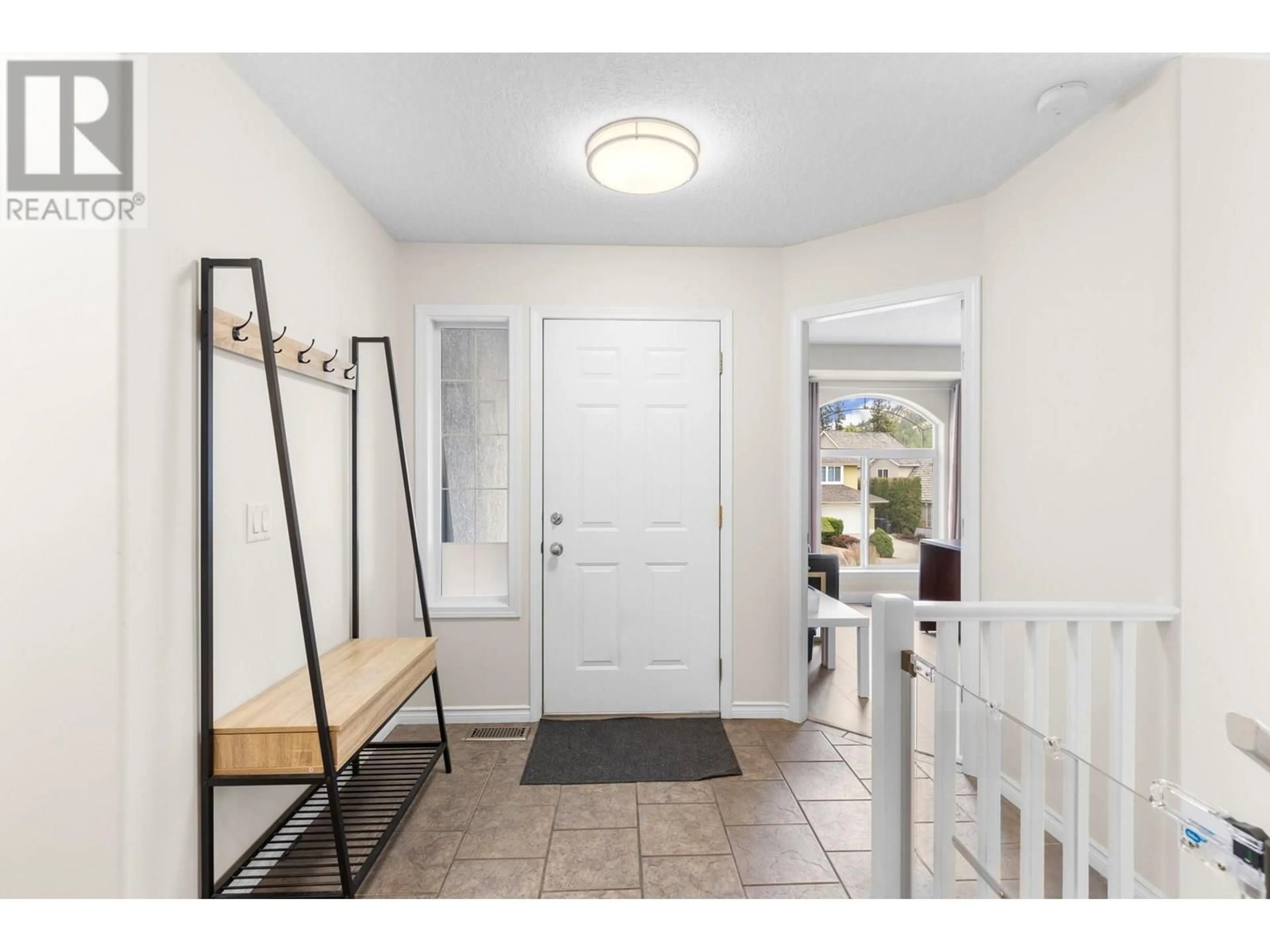 Indoor entryway for 2505 QUAIL PLACE, Kelowna British Columbia V1V1Z8