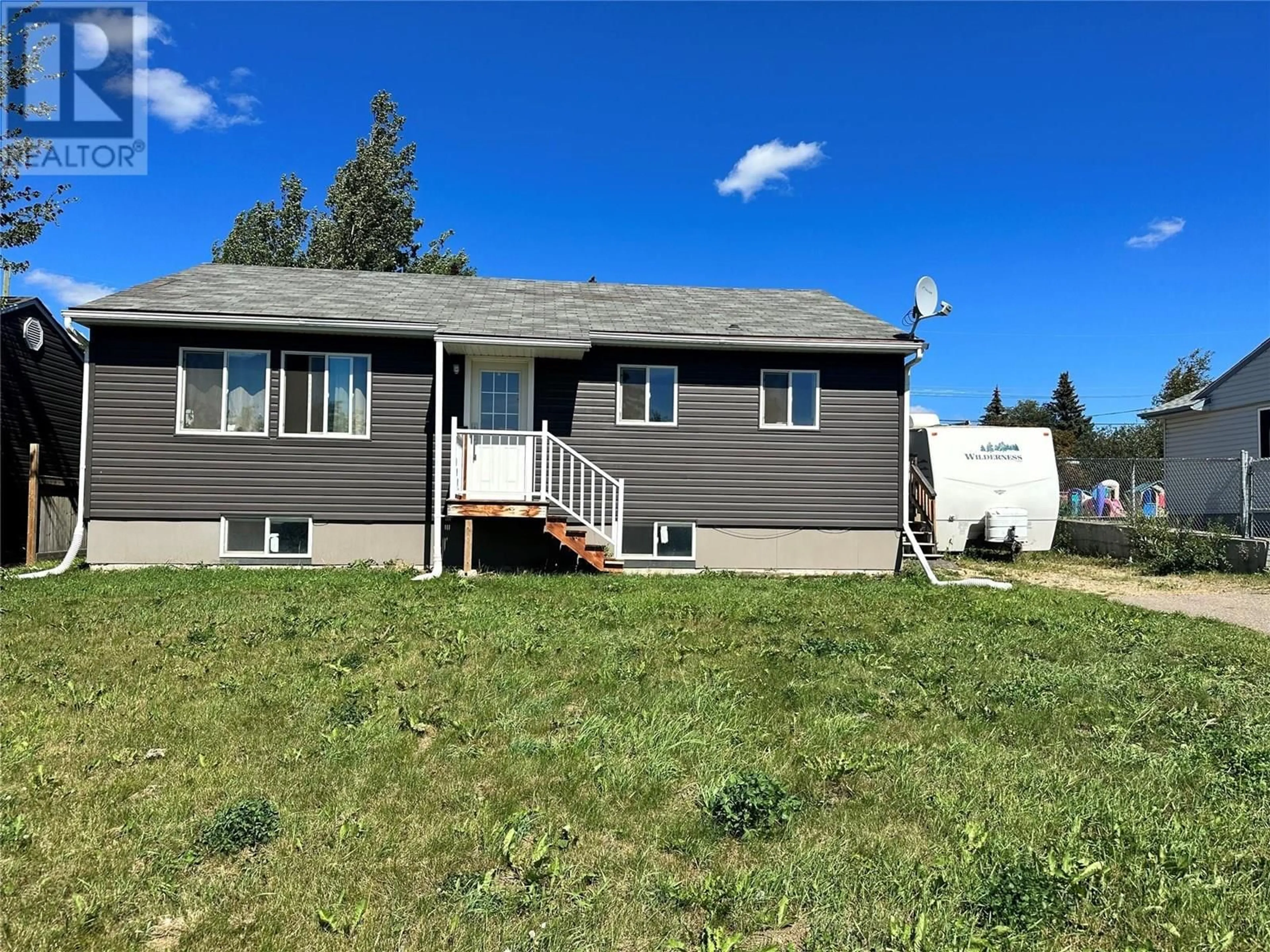 Home with vinyl exterior material, unknown for 1112 96A AVENUE, Dawson Creek British Columbia V1G1M8