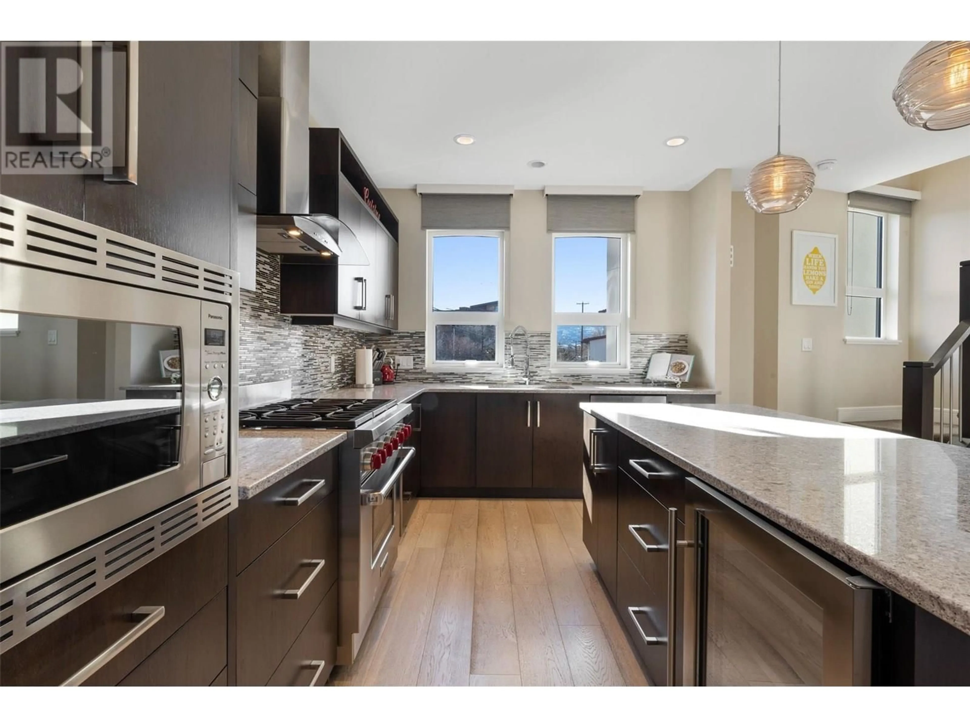 Contemporary kitchen, unknown for 18 - 3756 LAKESHORE ROAD, Kelowna British Columbia V1W3L4