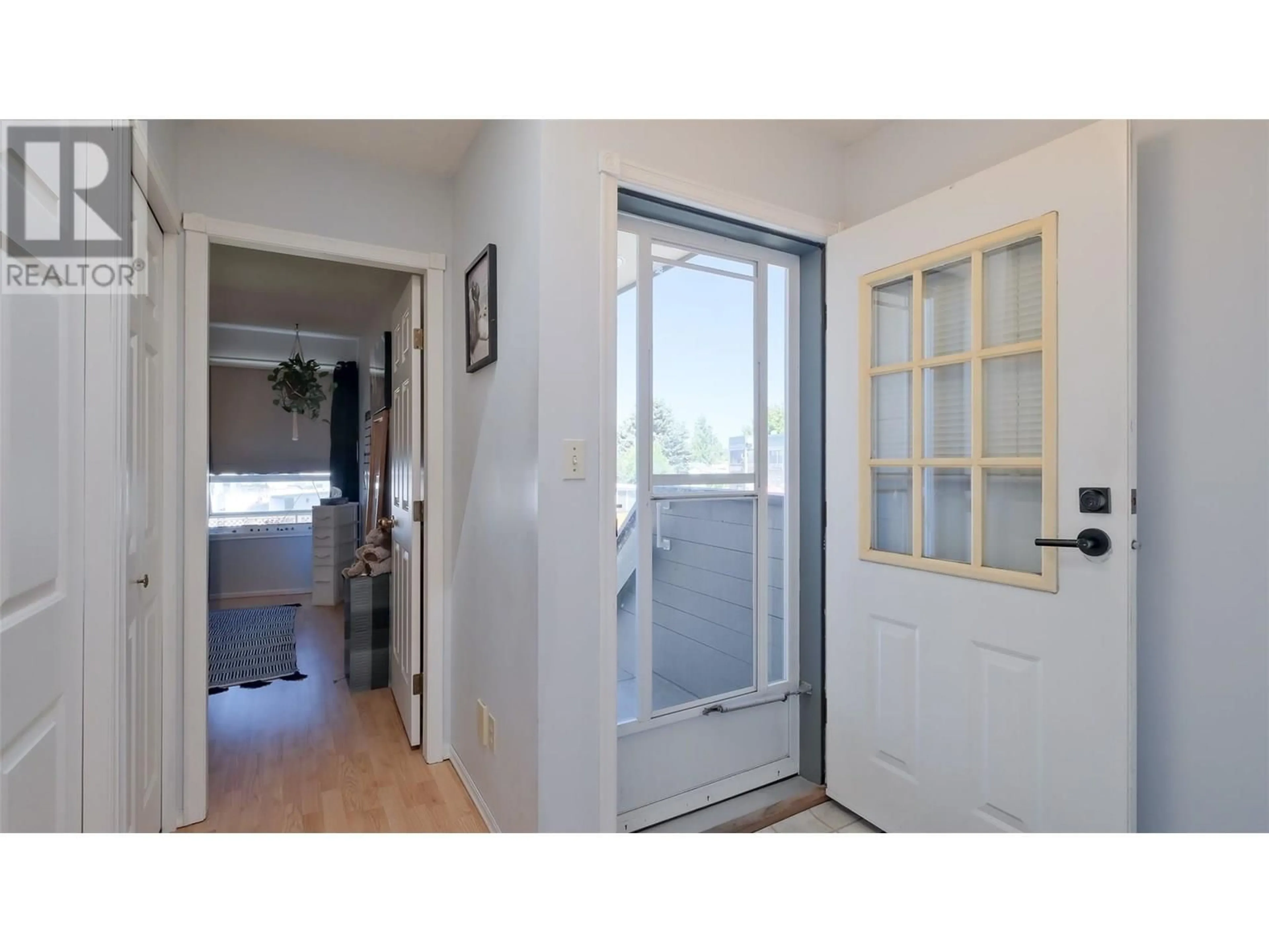 Indoor entryway for 3206 - 415 COMMONWEALTH ROAD, Kelowna British Columbia V4V2M4