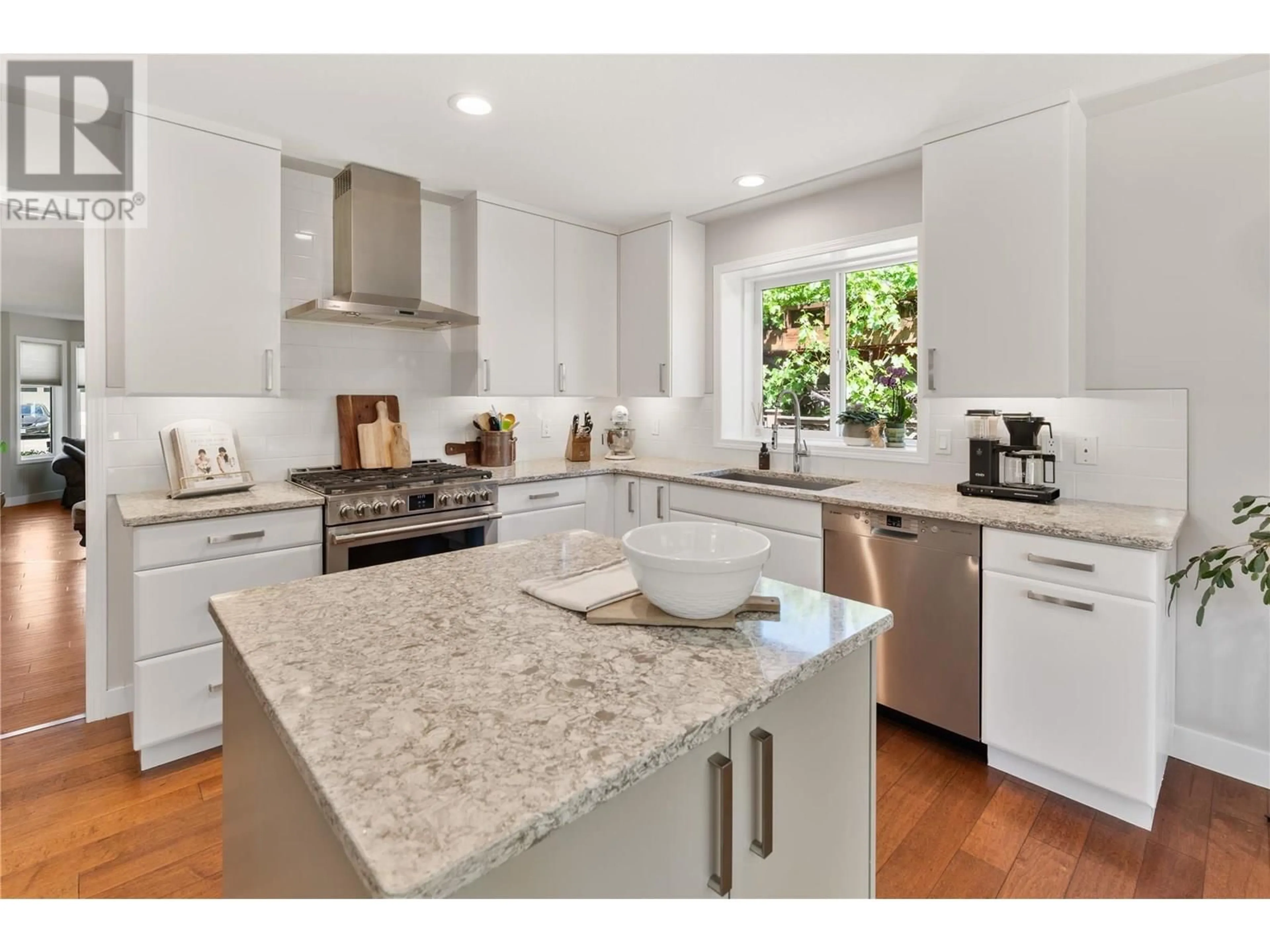 Open concept kitchen, ceramic/tile floor for 3541 ATHALMER ROAD, Kelowna British Columbia V1W3Y5