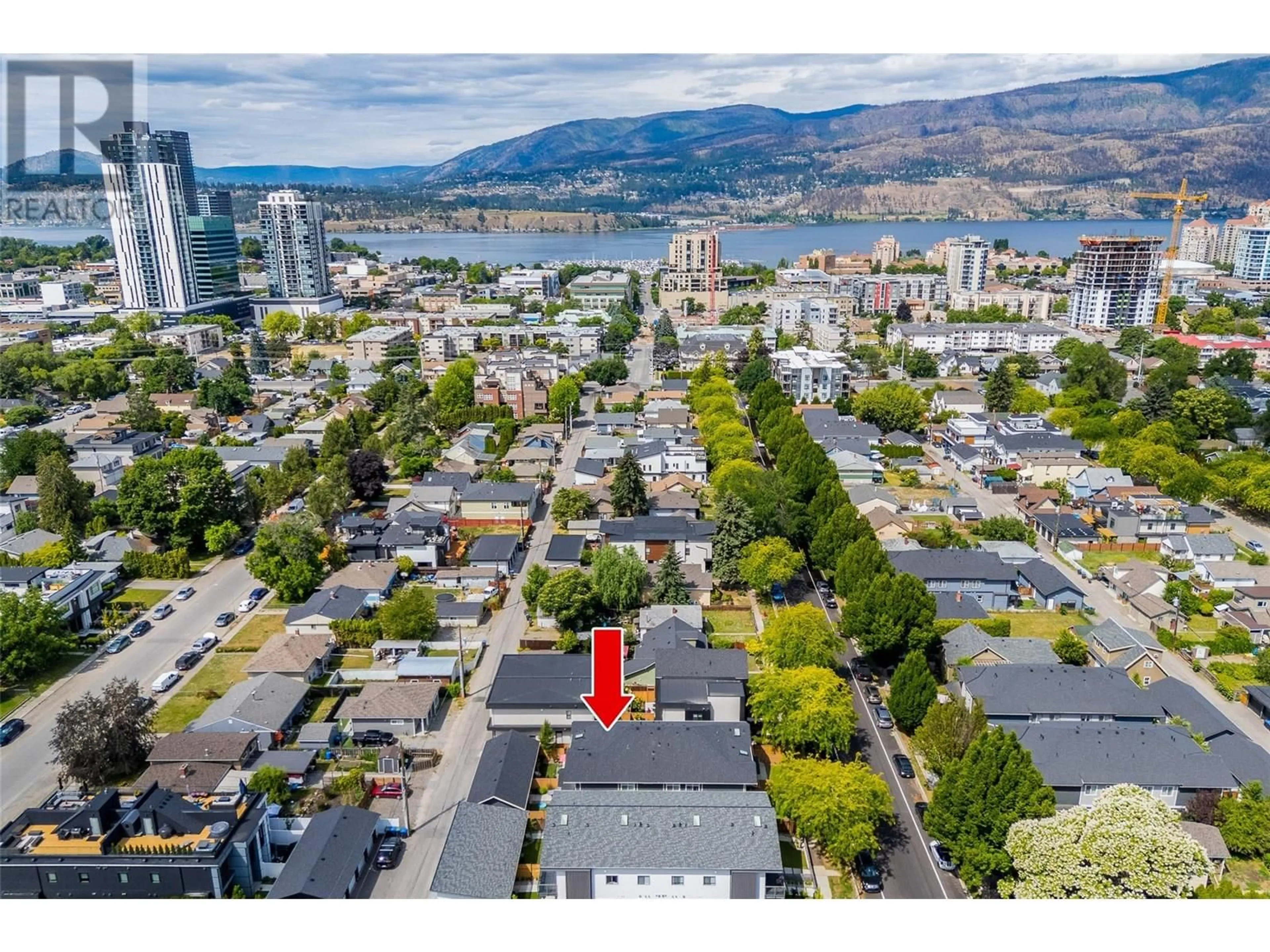 A pic from outside/outdoor area/front of a property/back of a property/a pic from drone, city buildings view from balcony for 827 STOCKWELL AVENUE, Kelowna British Columbia V1Y6V9