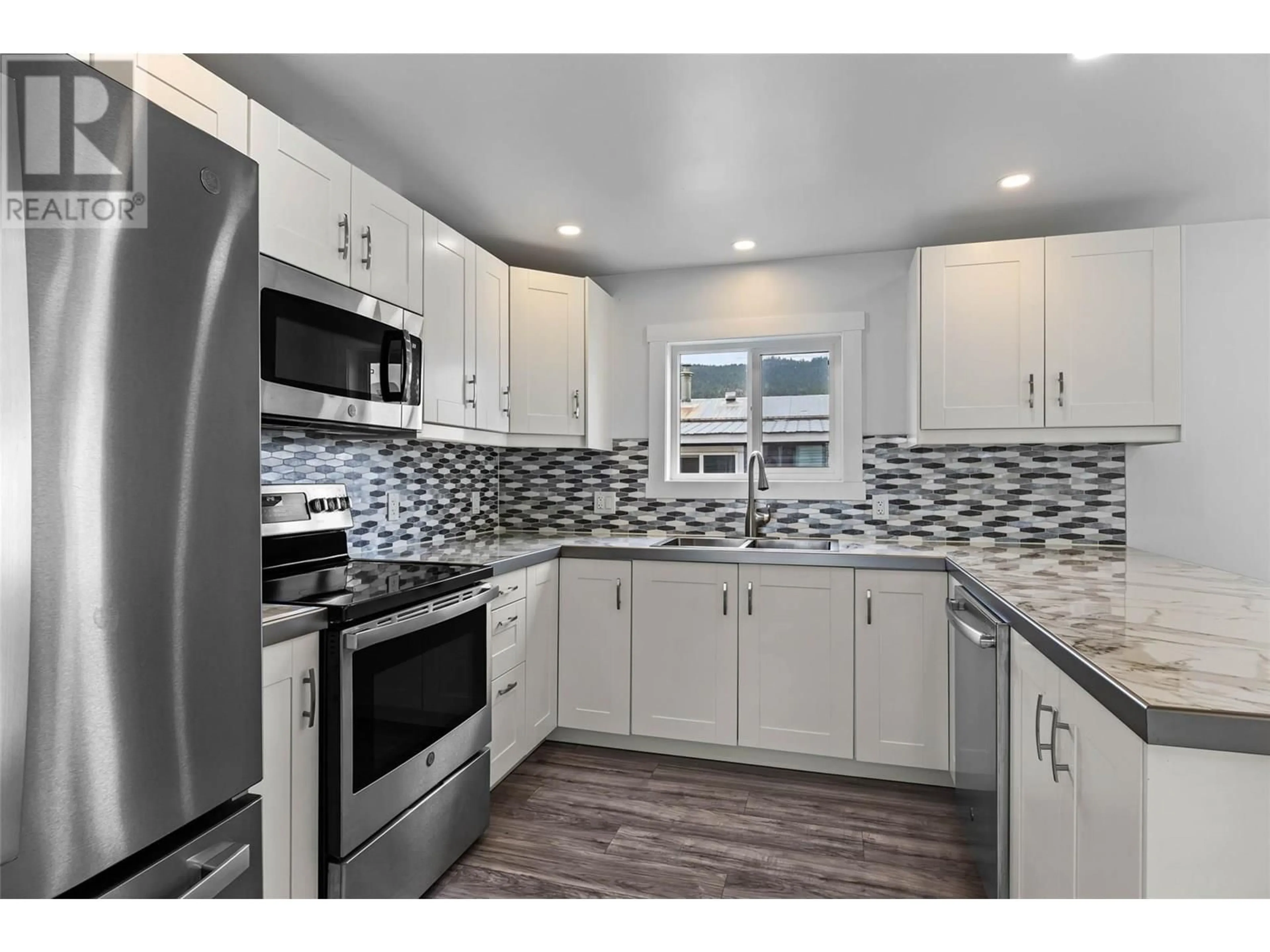 Open concept kitchen, ceramic/tile floor for 32 - 1214 OKANAGAN AVENUE, Chase British Columbia V0E1M0