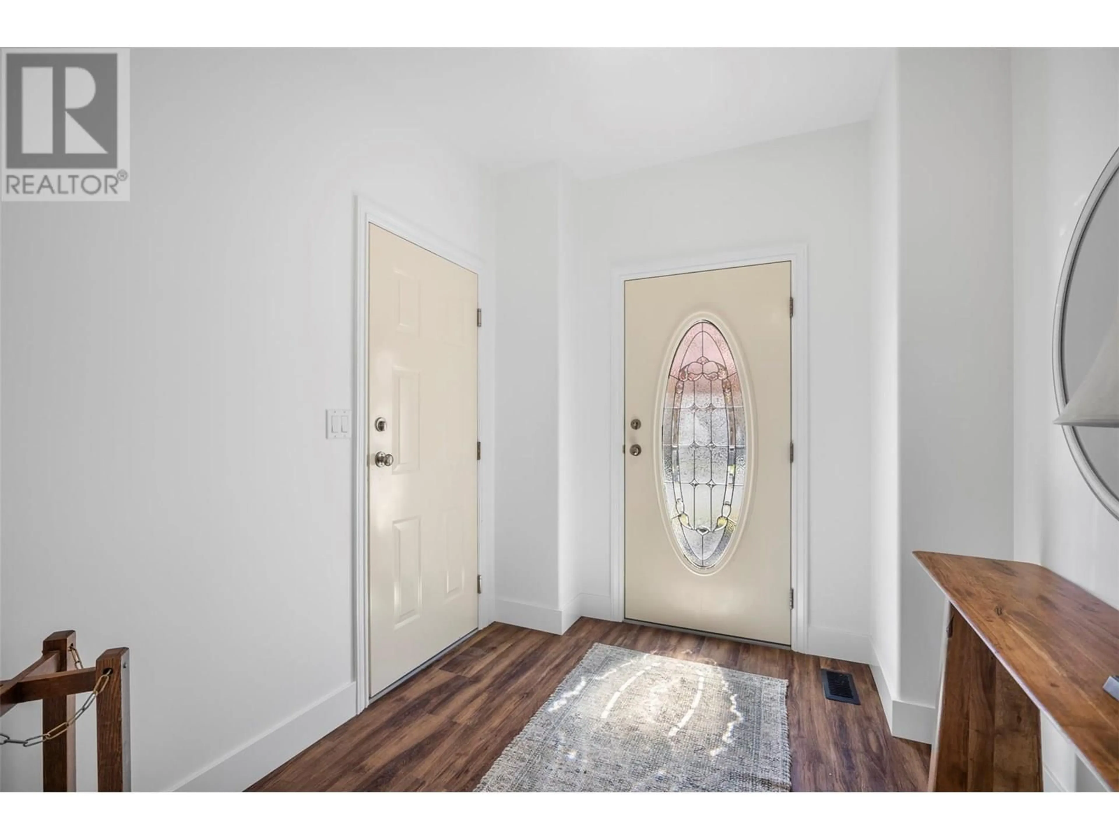 Indoor entryway for 4 - 1055 ABERDEEN DRIVE, Kamloops British Columbia V1S2A7