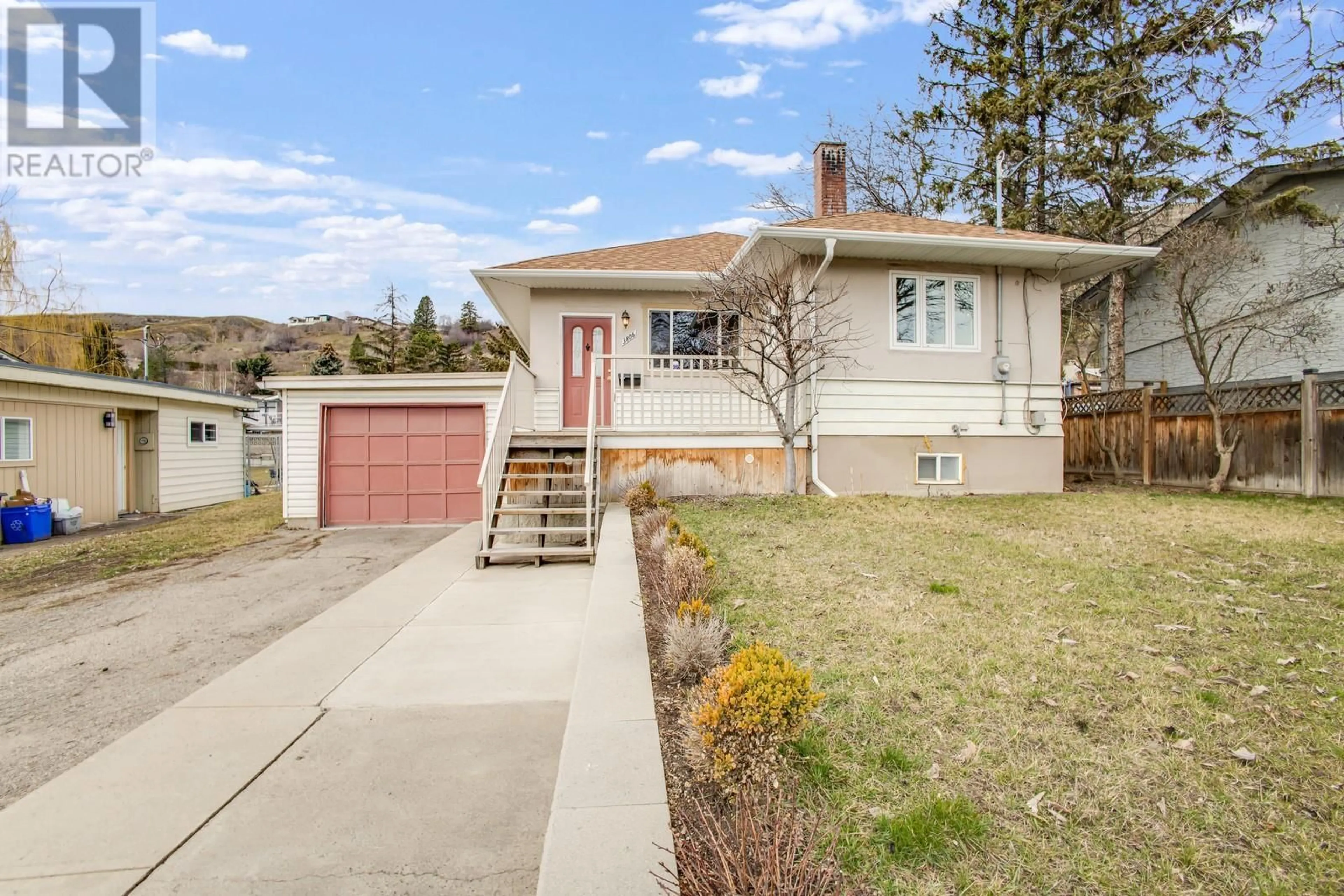 Home with vinyl exterior material, street for 3806 ALEXIS PARK DRIVE, Vernon British Columbia V1T6G9