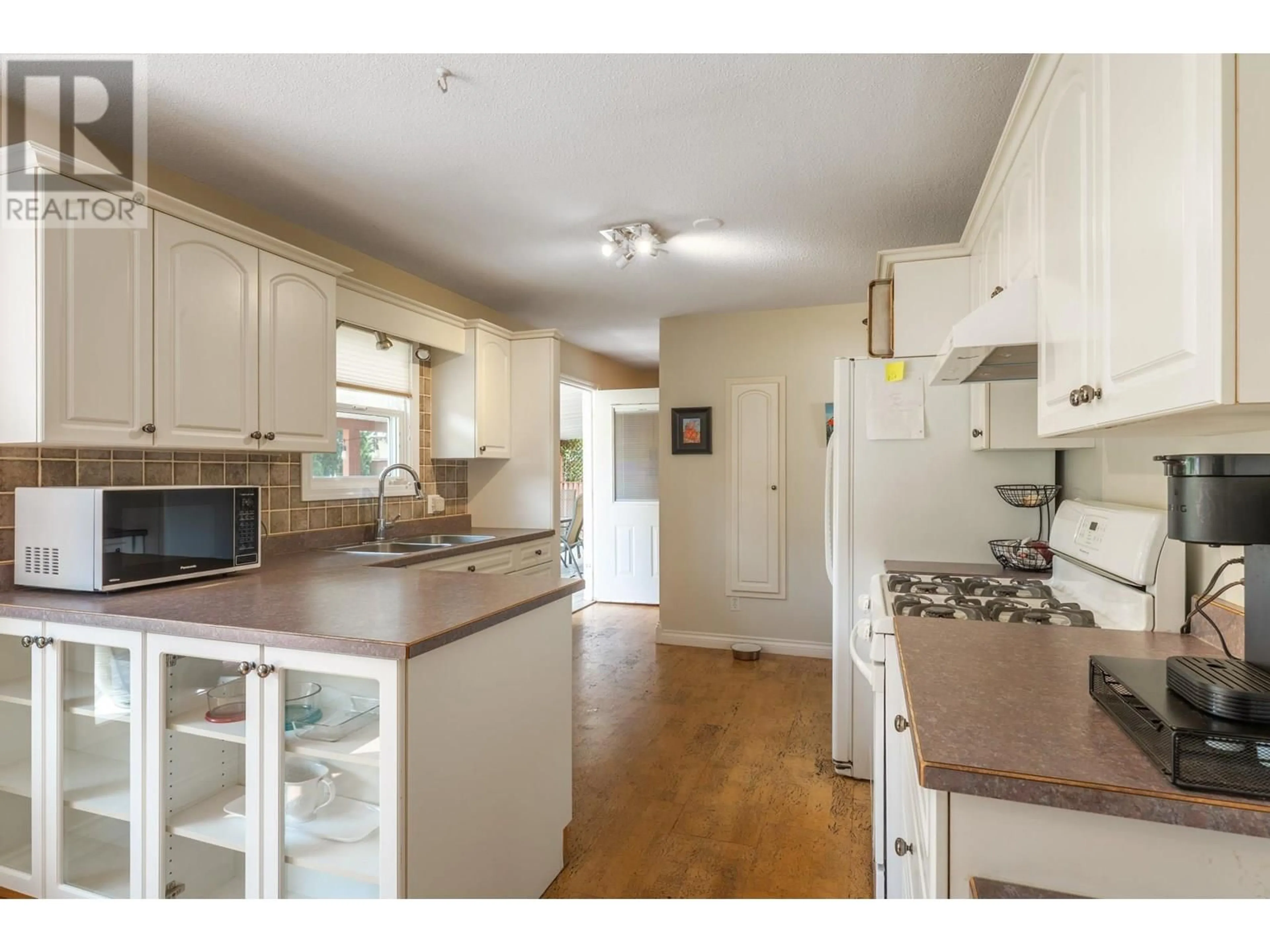 Standard kitchen, unknown for 405 MACADEN COURT, Kelowna British Columbia V1X2V1