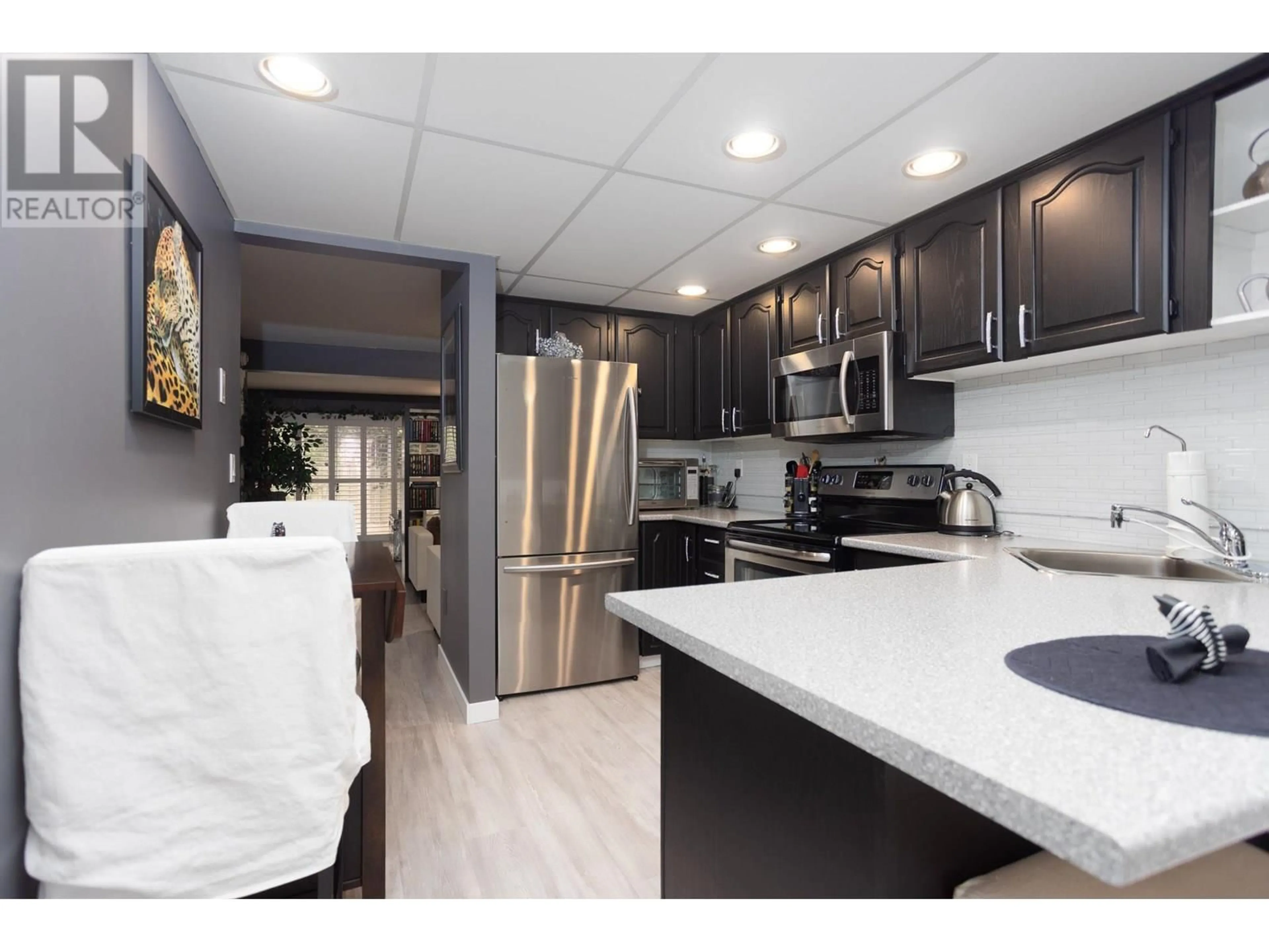 Contemporary kitchen, ceramic/tile floor for 27 - 1950 BURTCH ROAD, Kelowna British Columbia V1Y4B2