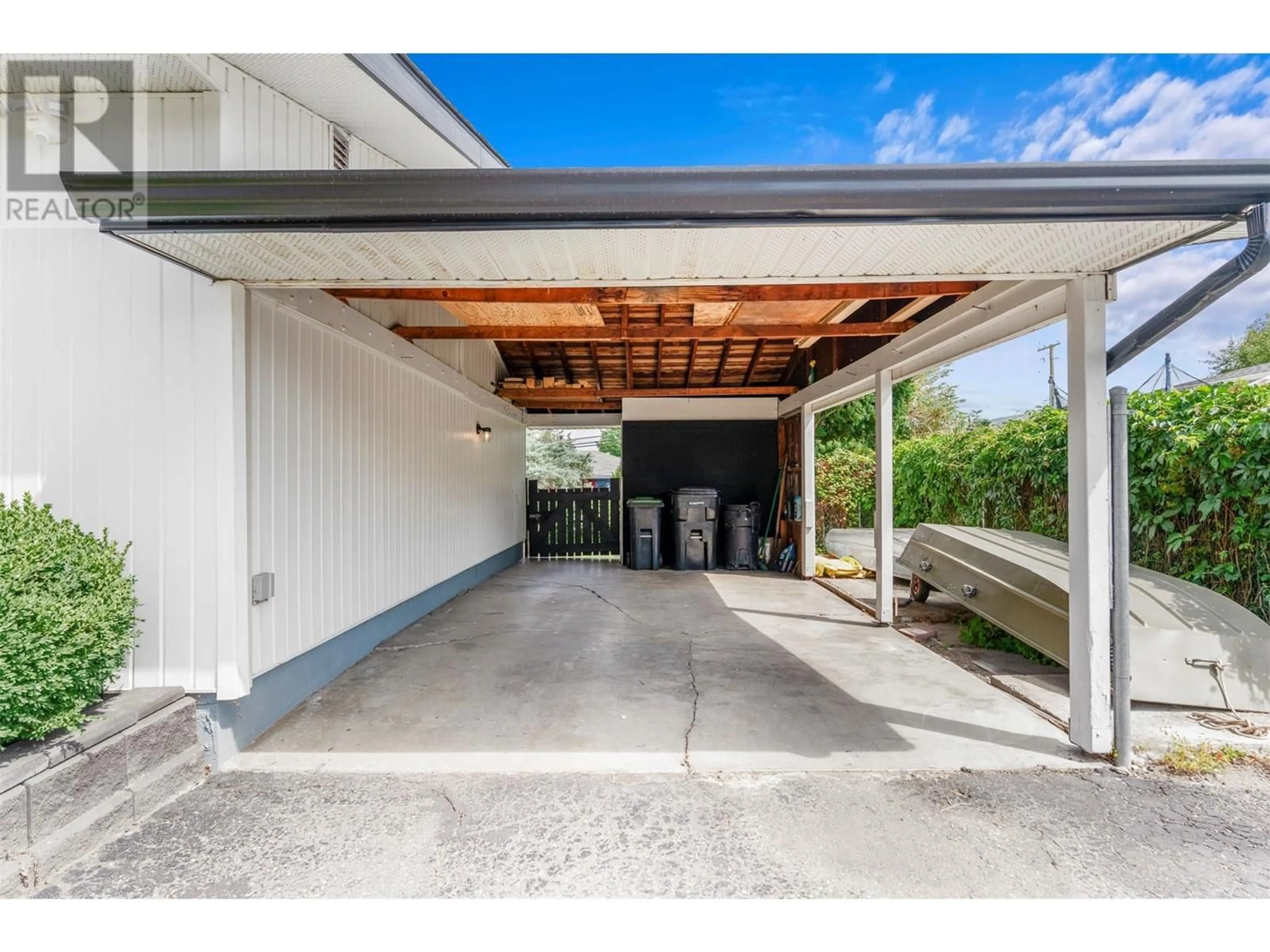 Indoor garage for 1603 38 AVENUE, Vernon British Columbia V1T2Z3