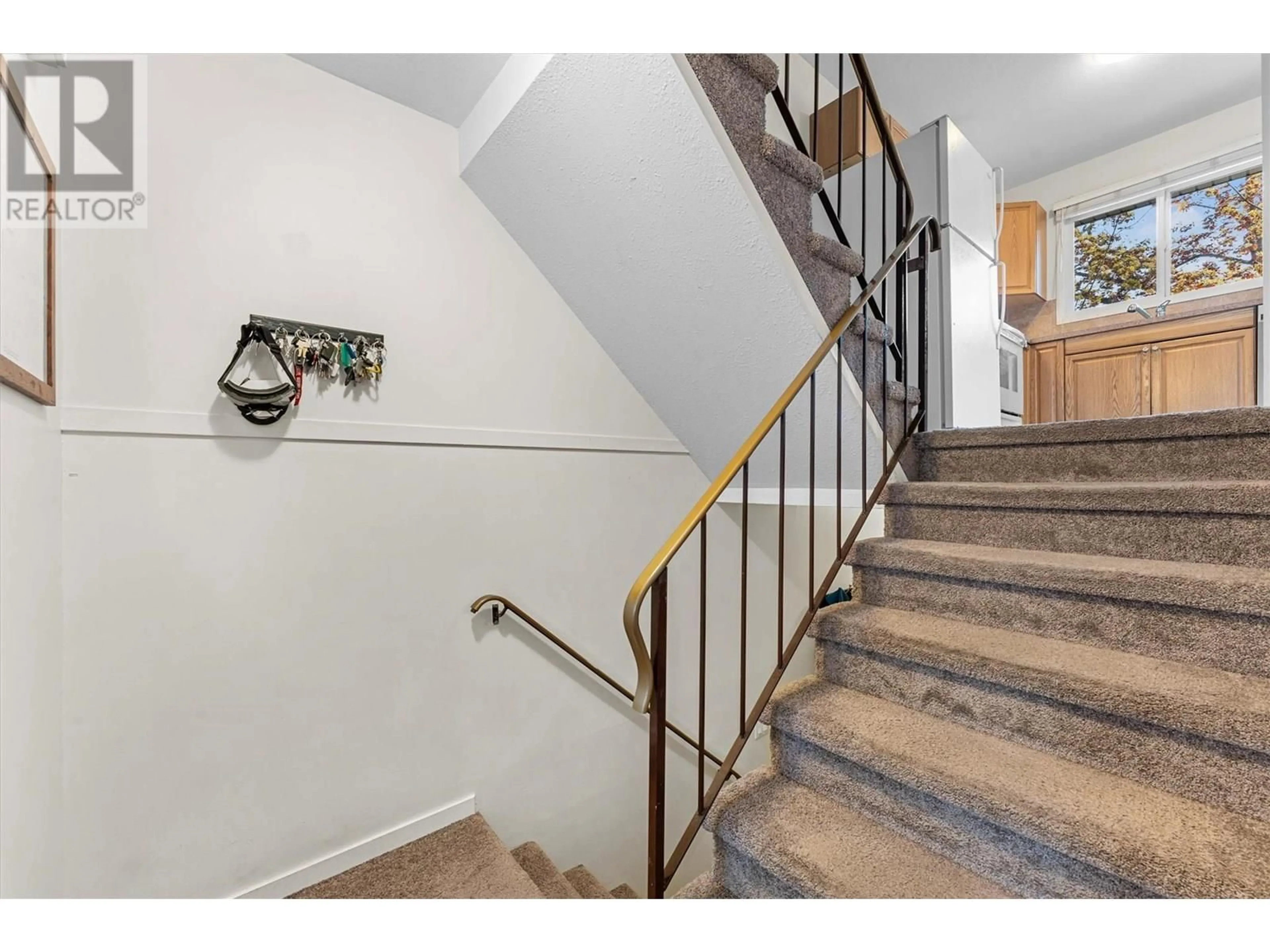 Indoor foyer for 22 - 1985 BURTCH ROAD, Kelowna British Columbia V1Y4B4