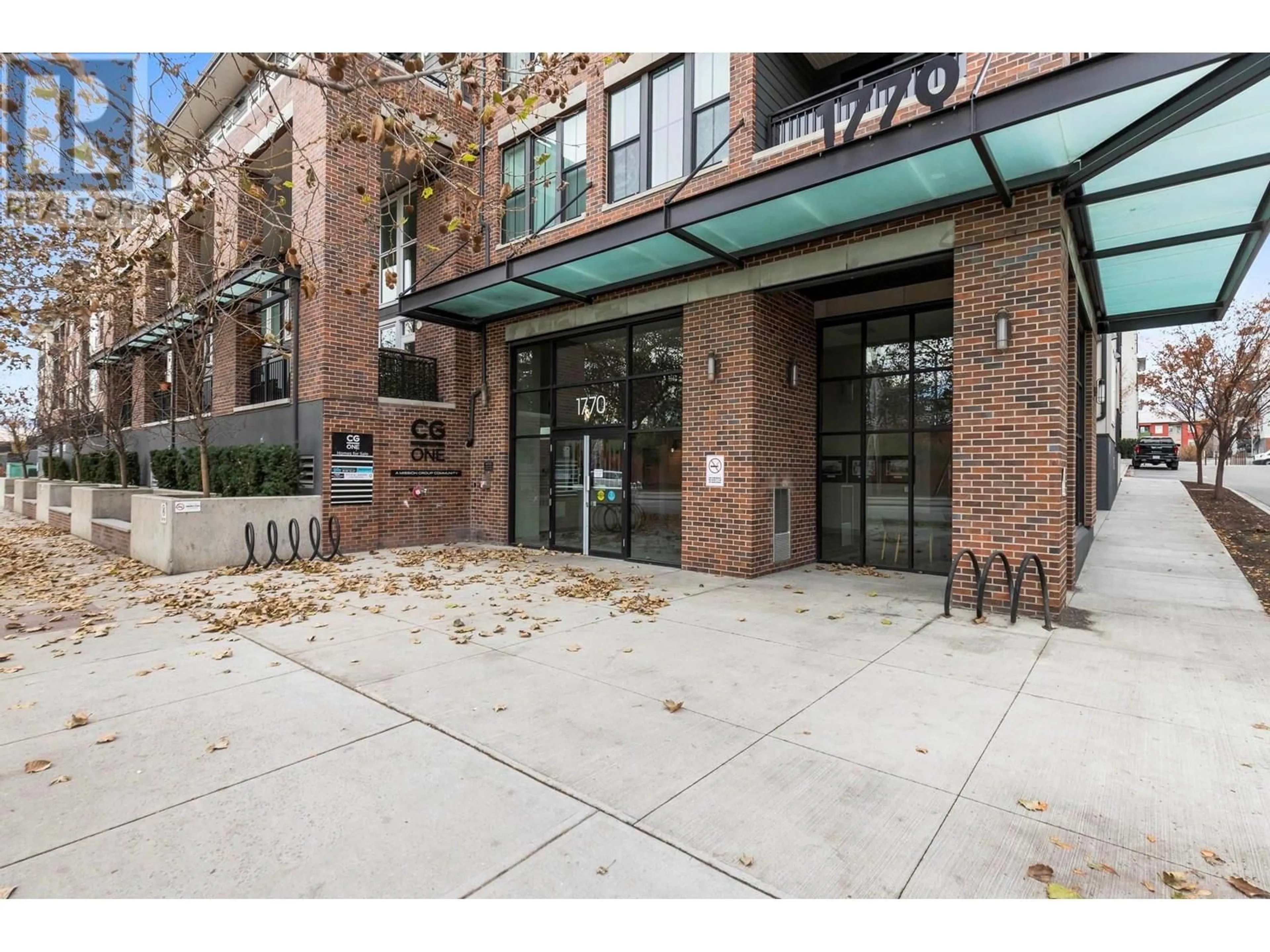 Indoor foyer for 206 - 1770 RICHTER STREET, Kelowna British Columbia V1Y0E6