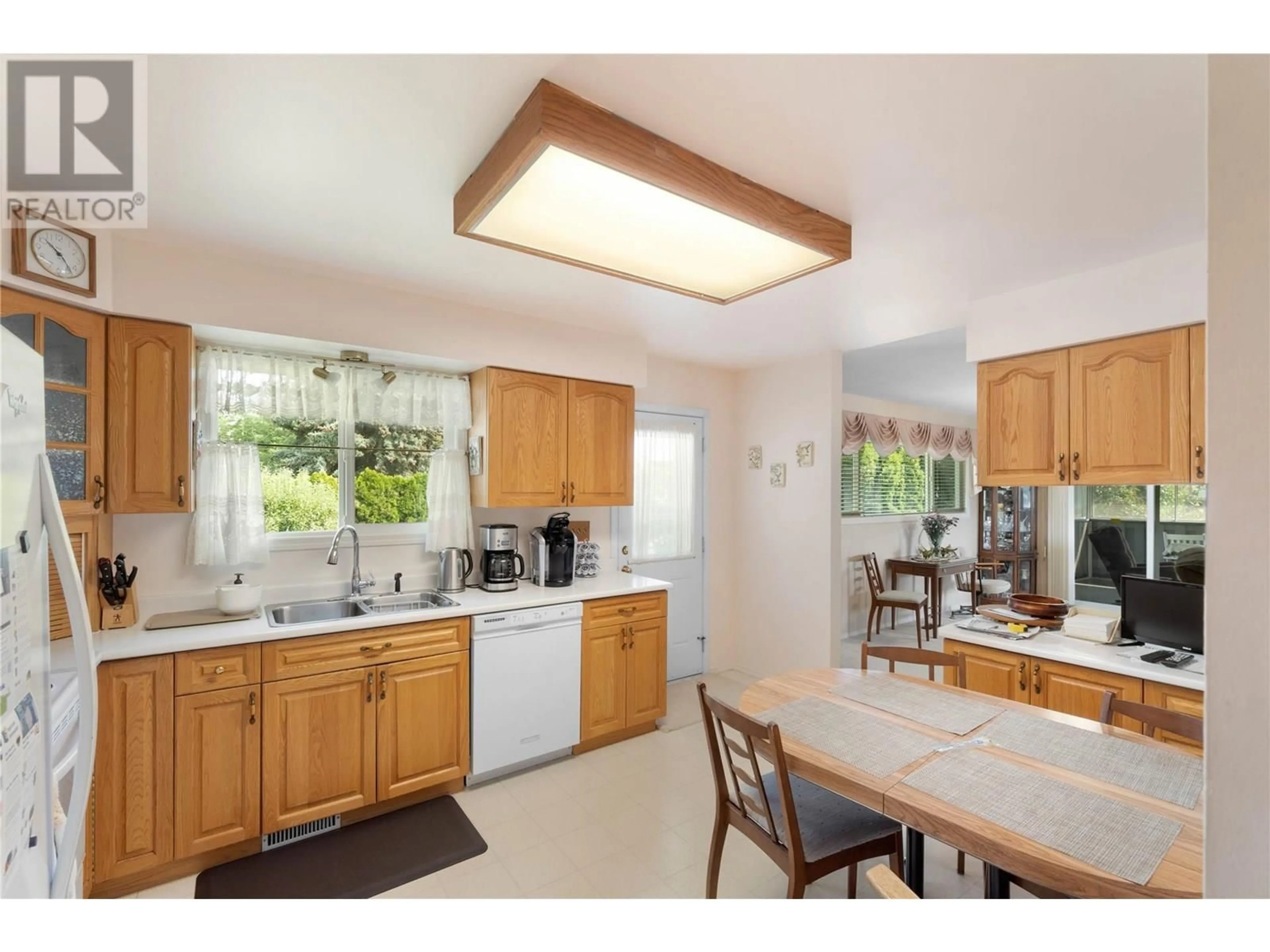 Standard kitchen, unknown for 846 SICAMORE DRIVE, Kamloops British Columbia V2B6S2