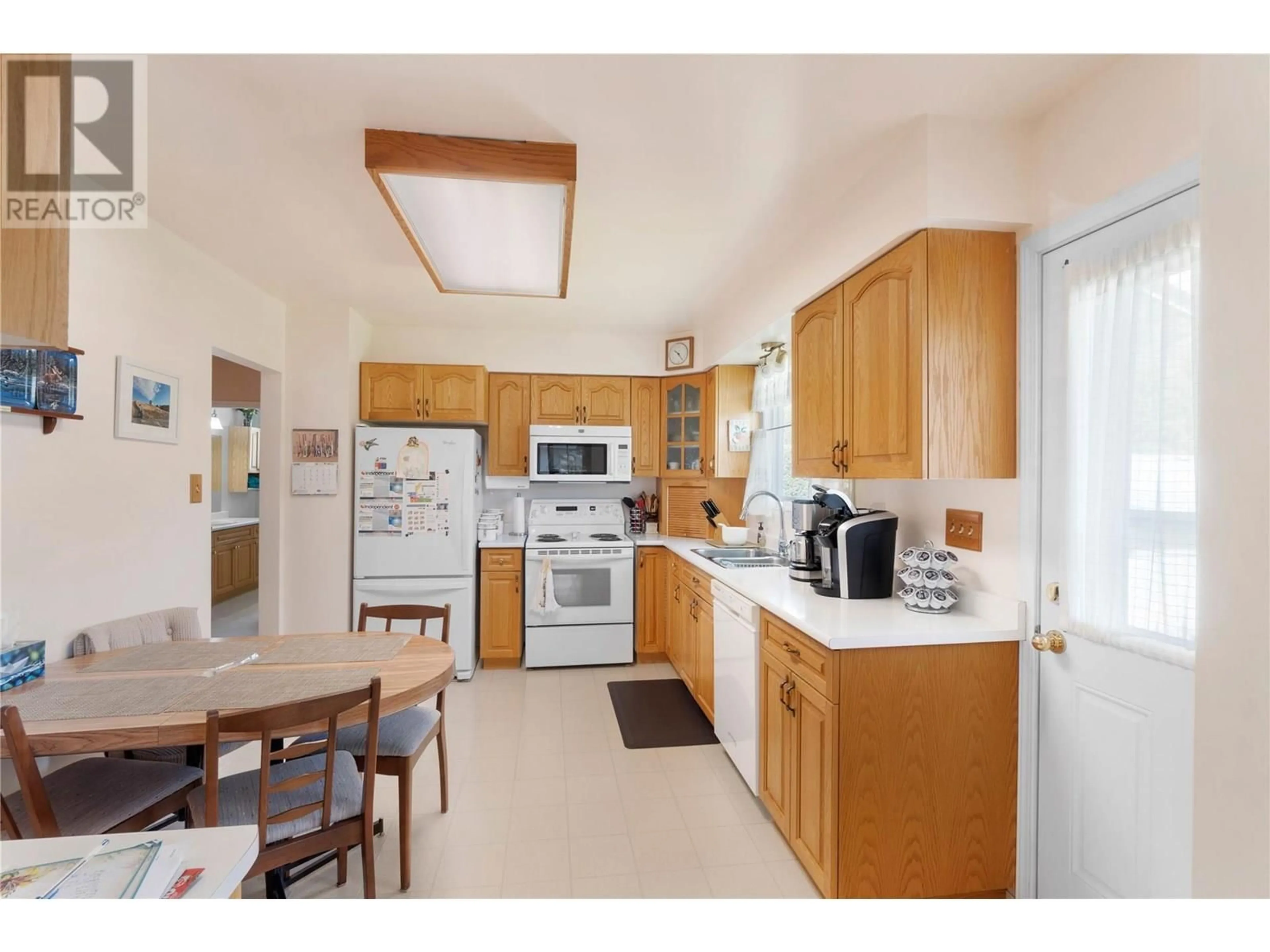 Standard kitchen, unknown for 846 SICAMORE DRIVE, Kamloops British Columbia V2B6S2