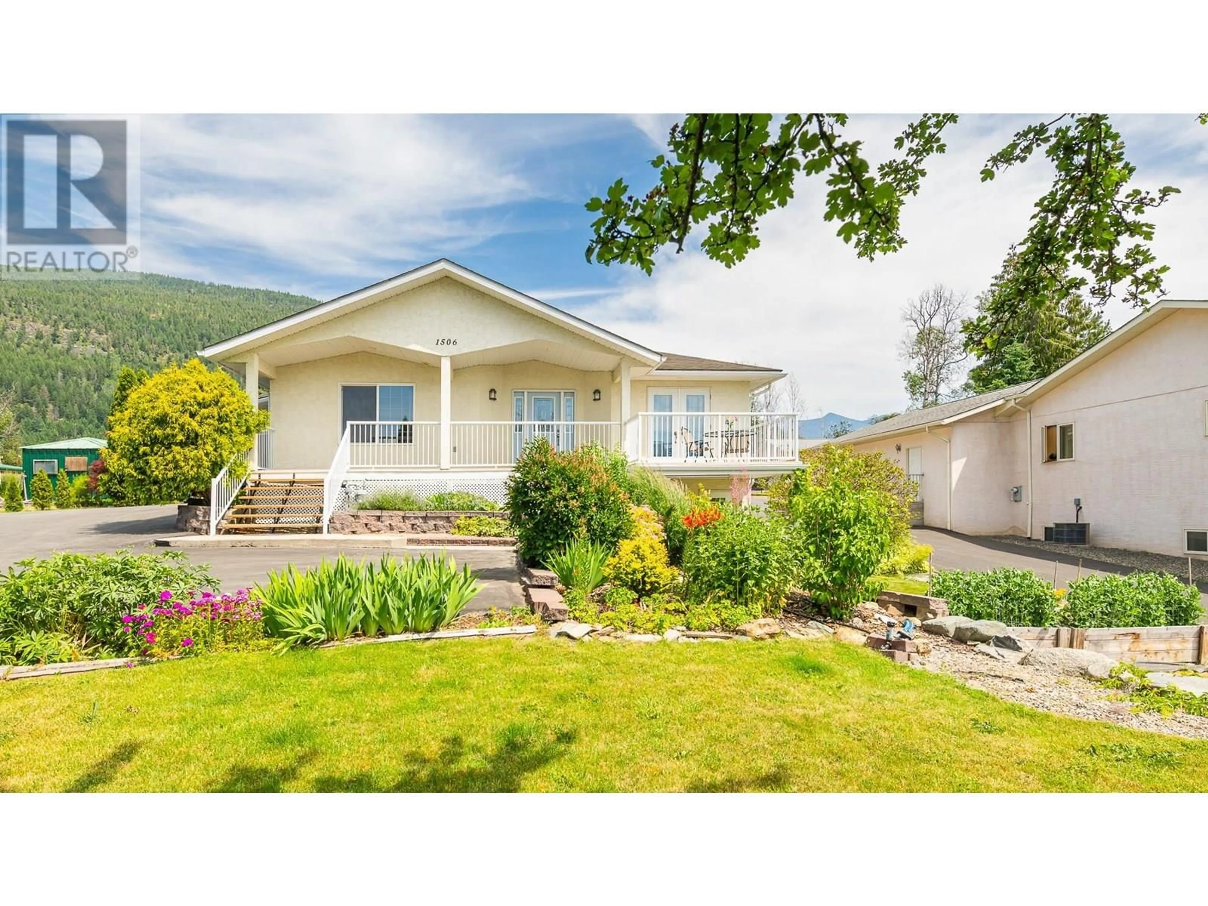 Home with vinyl exterior material, mountain view for 1506 1ST  NW AVENUE, Creston British Columbia V0B1G6