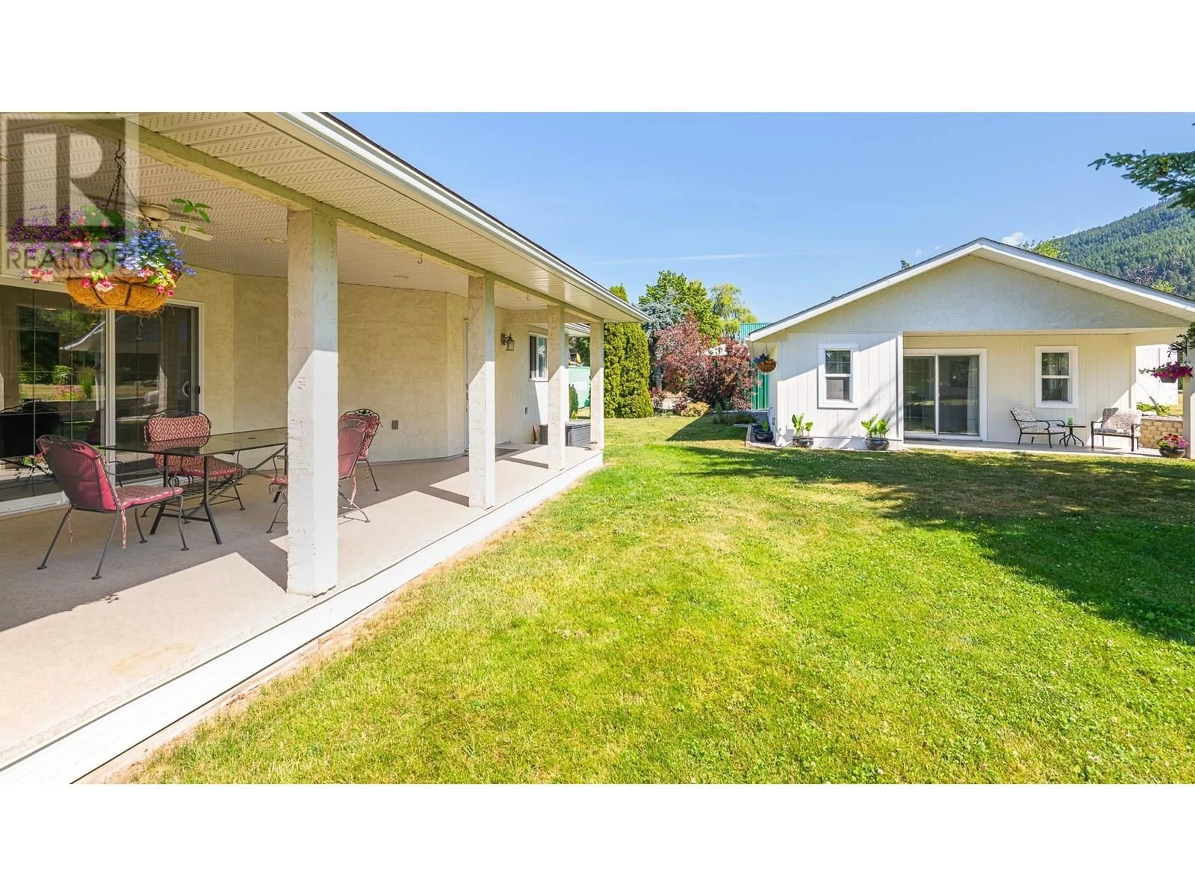 Patio, street for 1506 1ST  NW AVENUE, Creston British Columbia V0B1G6