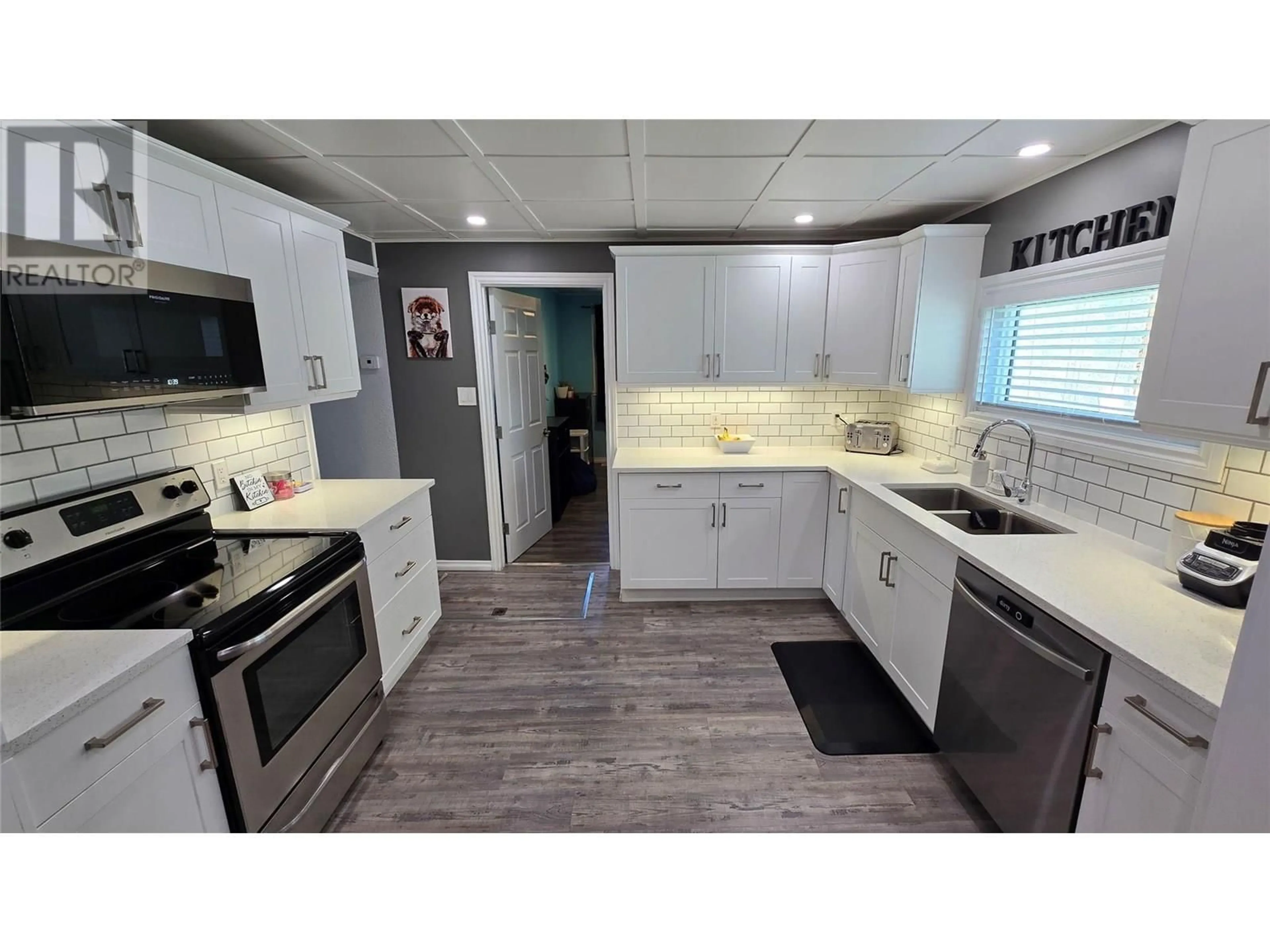 Open concept kitchen, unknown for 9720 9 STREET, Dawson Creek British Columbia V1G3S6