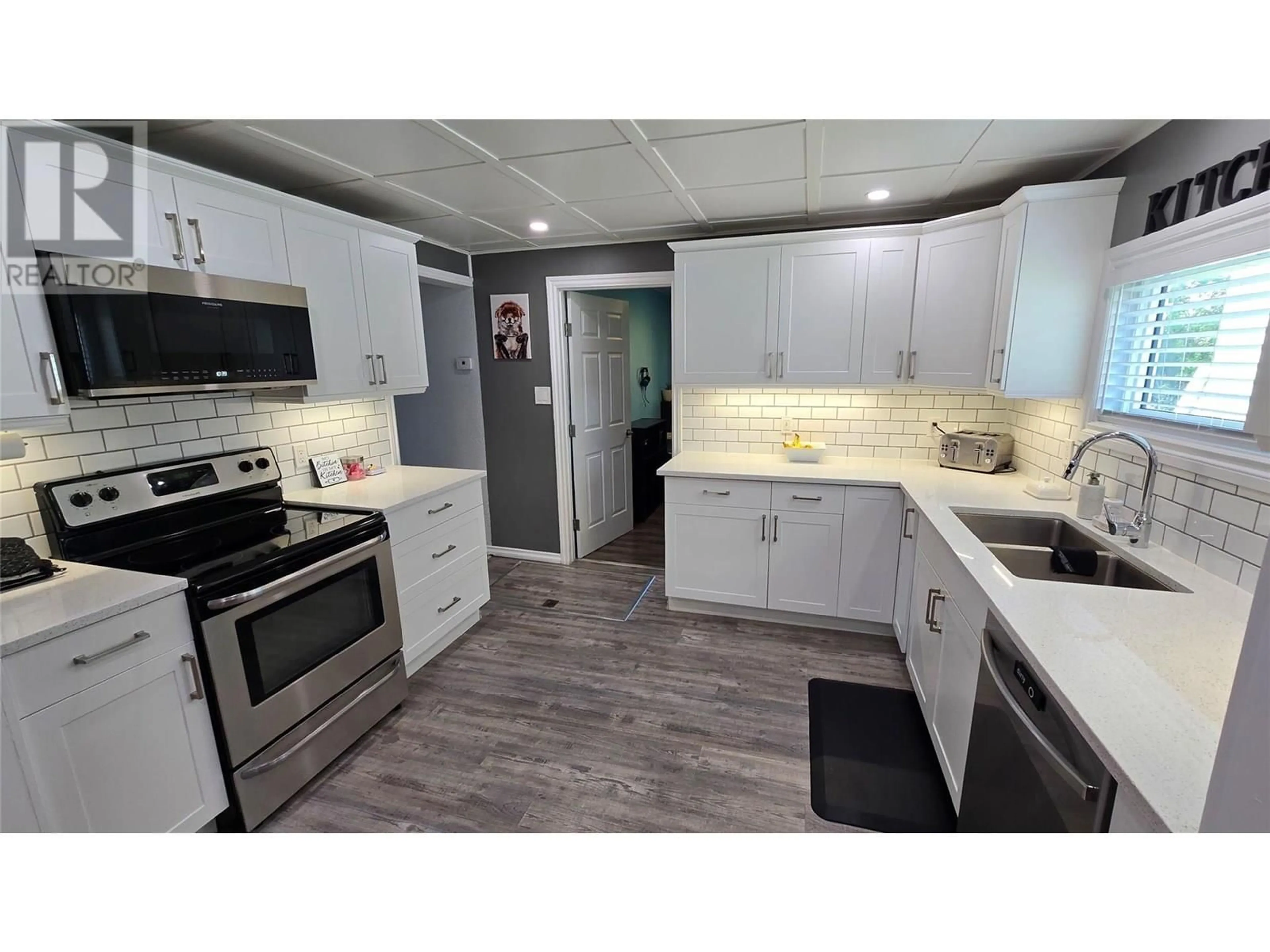 Open concept kitchen, unknown for 9720 9 STREET, Dawson Creek British Columbia V1G3S6