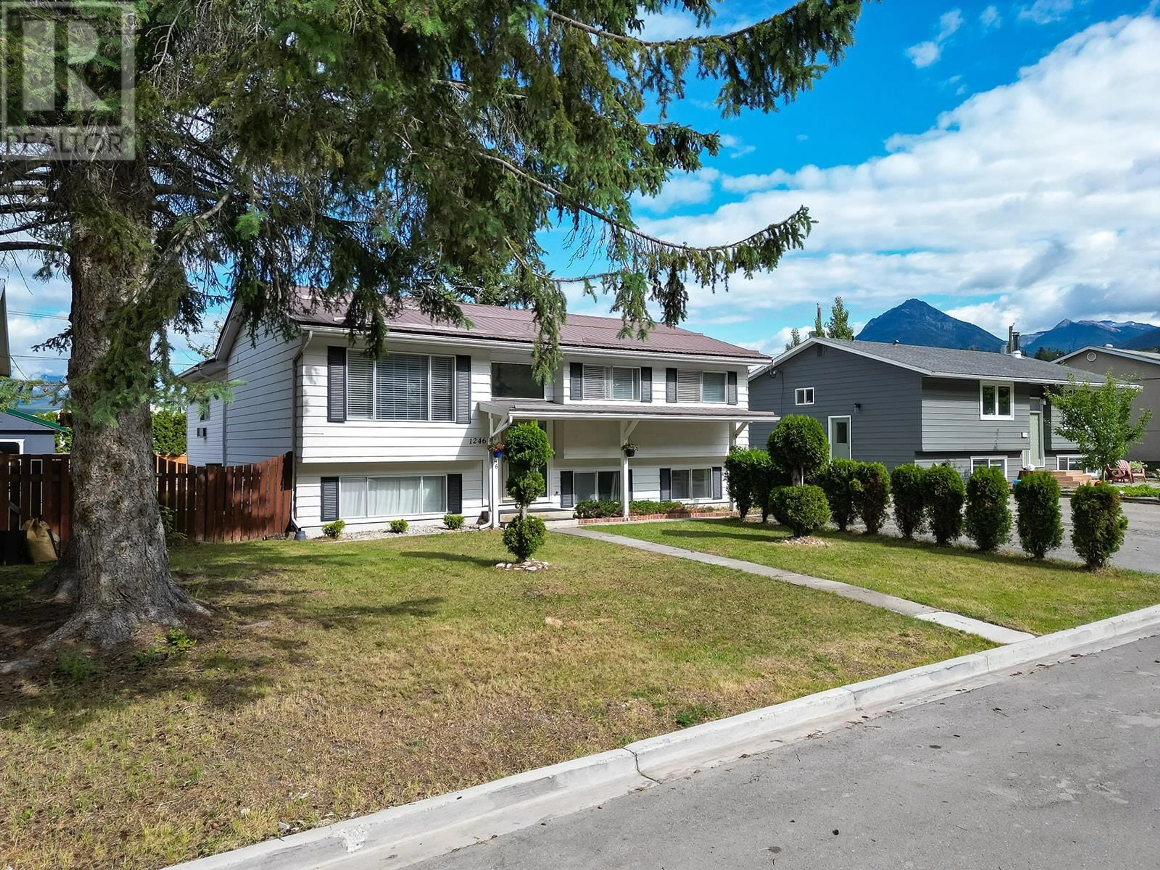 A pic from outside/outdoor area/front of a property/back of a property/a pic from drone, street for 1246 ALEXANDER DRIVE, Golden British Columbia V0A1H0