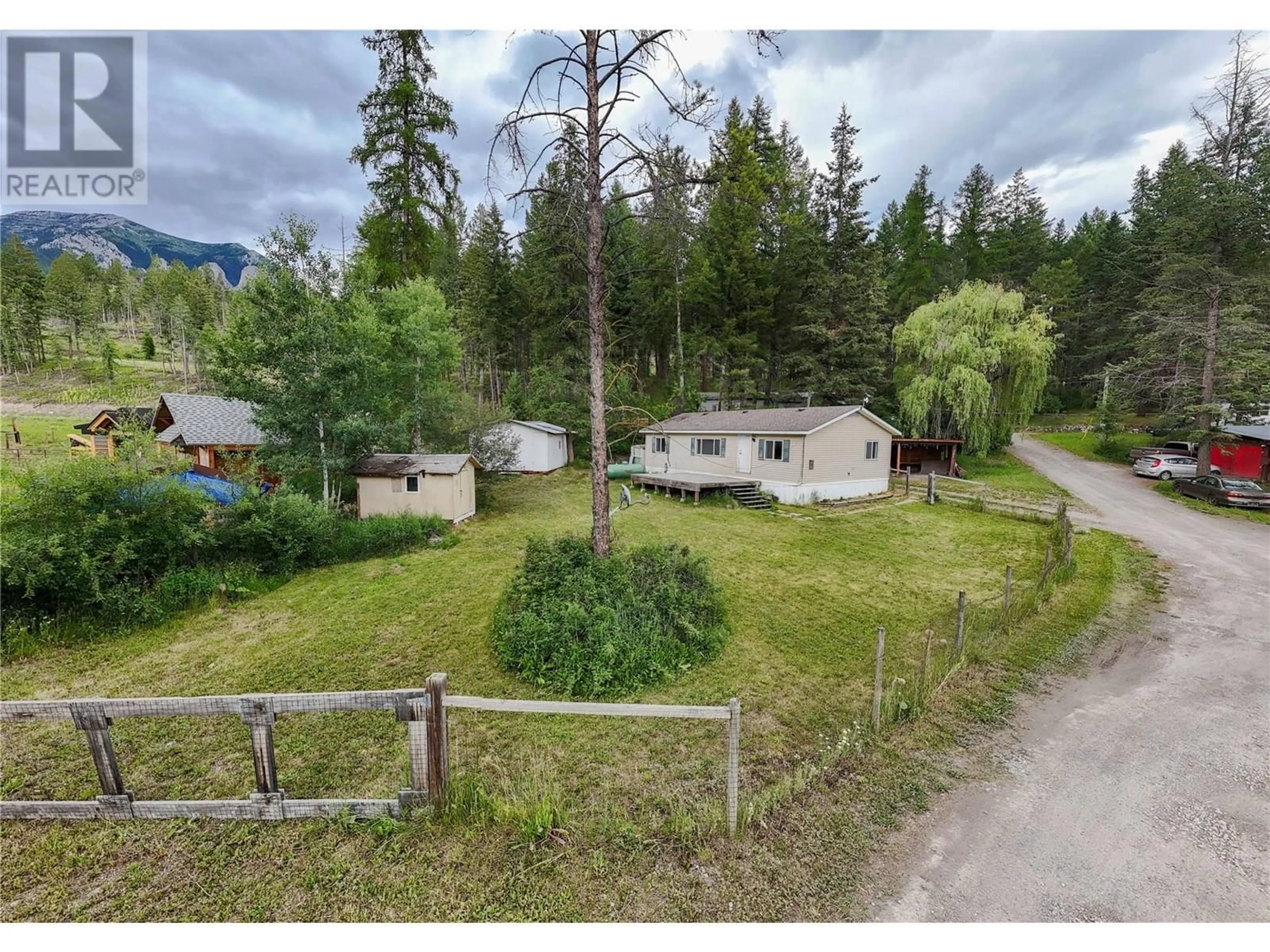 A pic from outside/outdoor area/front of a property/back of a property/a pic from drone, mountain view for 18 - 8470 CAITHNESS ROAD, Elko British Columbia V0B1T3