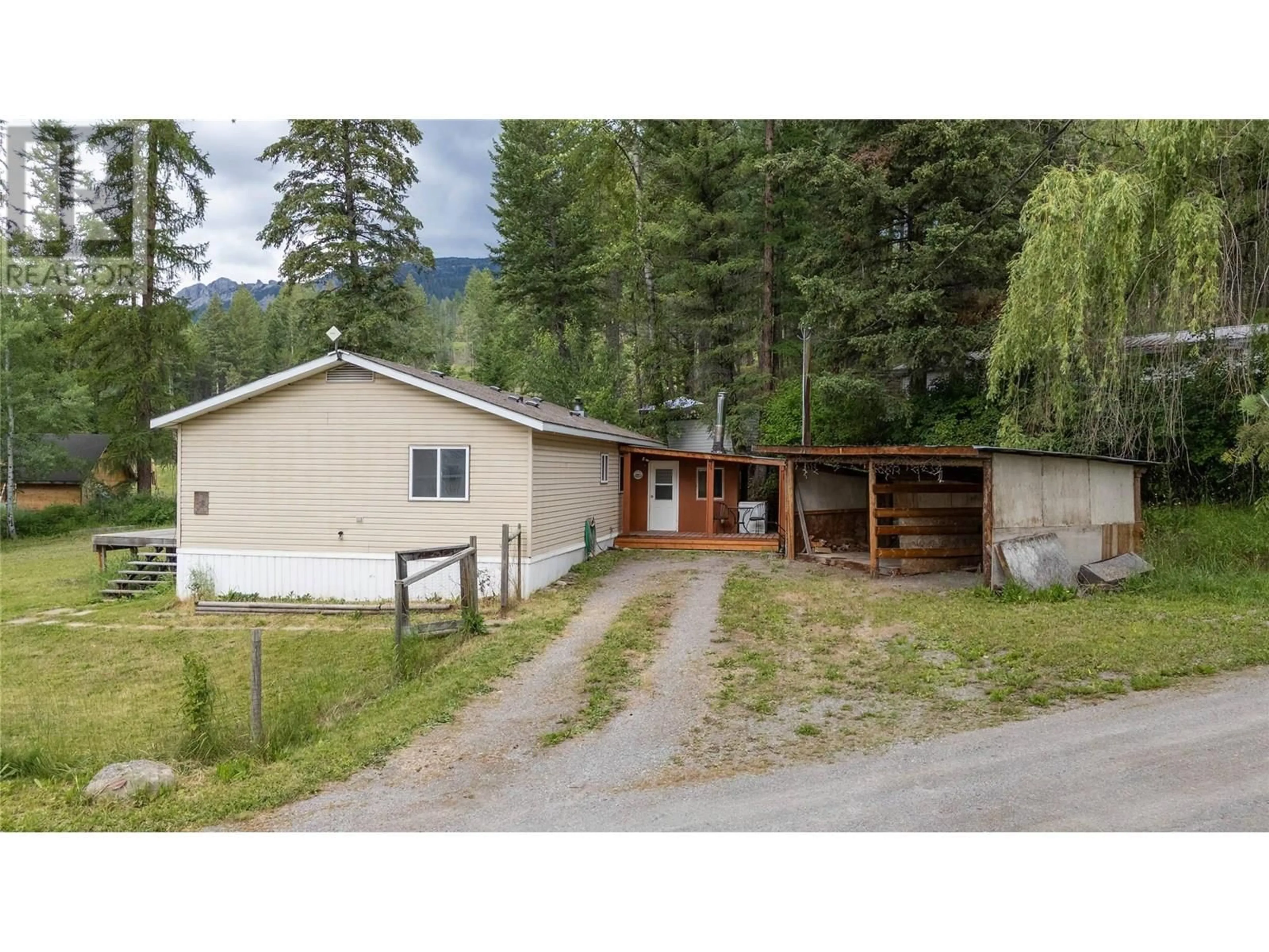 A pic from outside/outdoor area/front of a property/back of a property/a pic from drone, unknown for 18 - 8470 CAITHNESS ROAD, Elko British Columbia V0B1T3