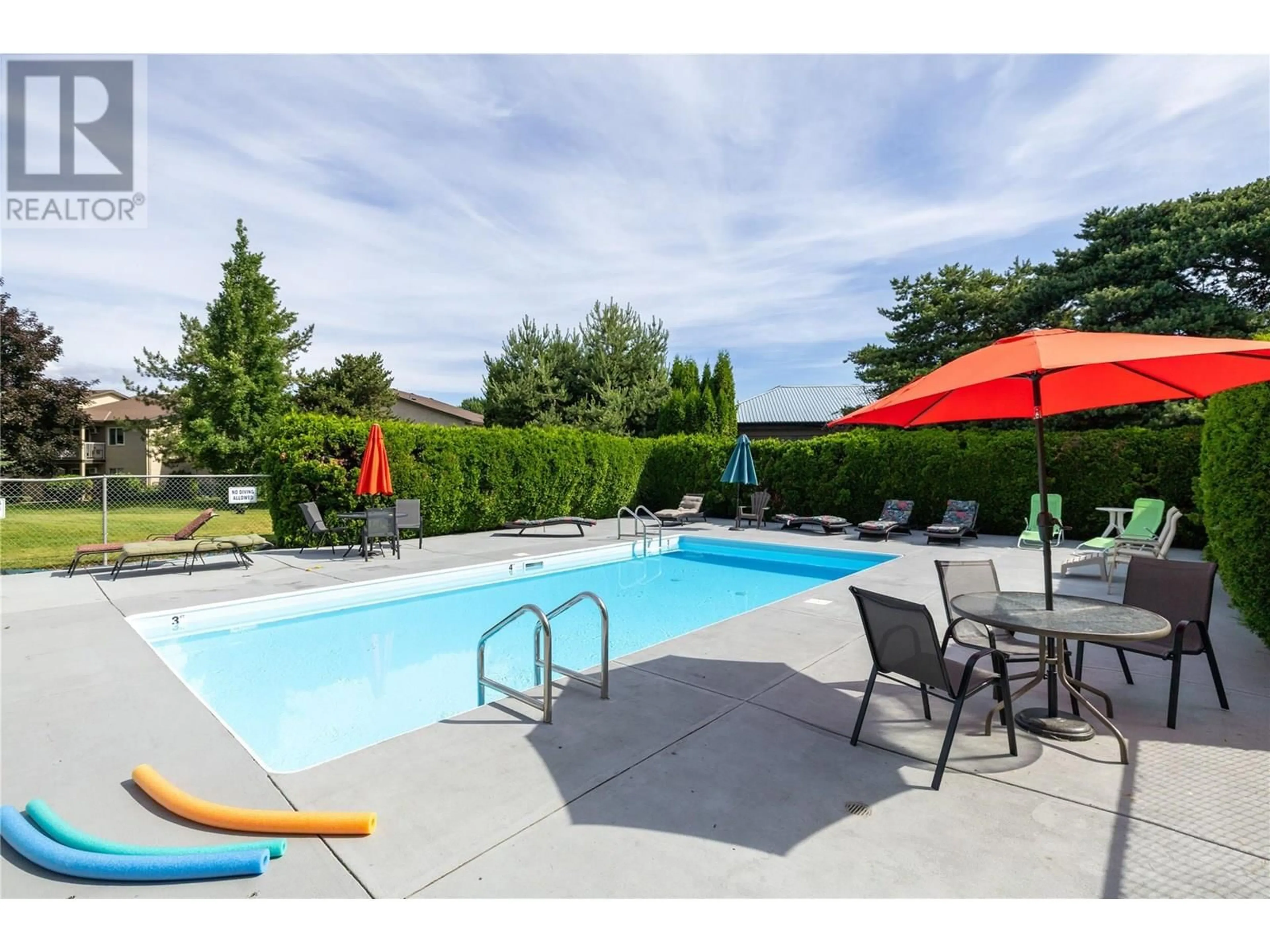 Pool for 165 - 3854 GORDON DRIVE, Kelowna British Columbia V1W3G4