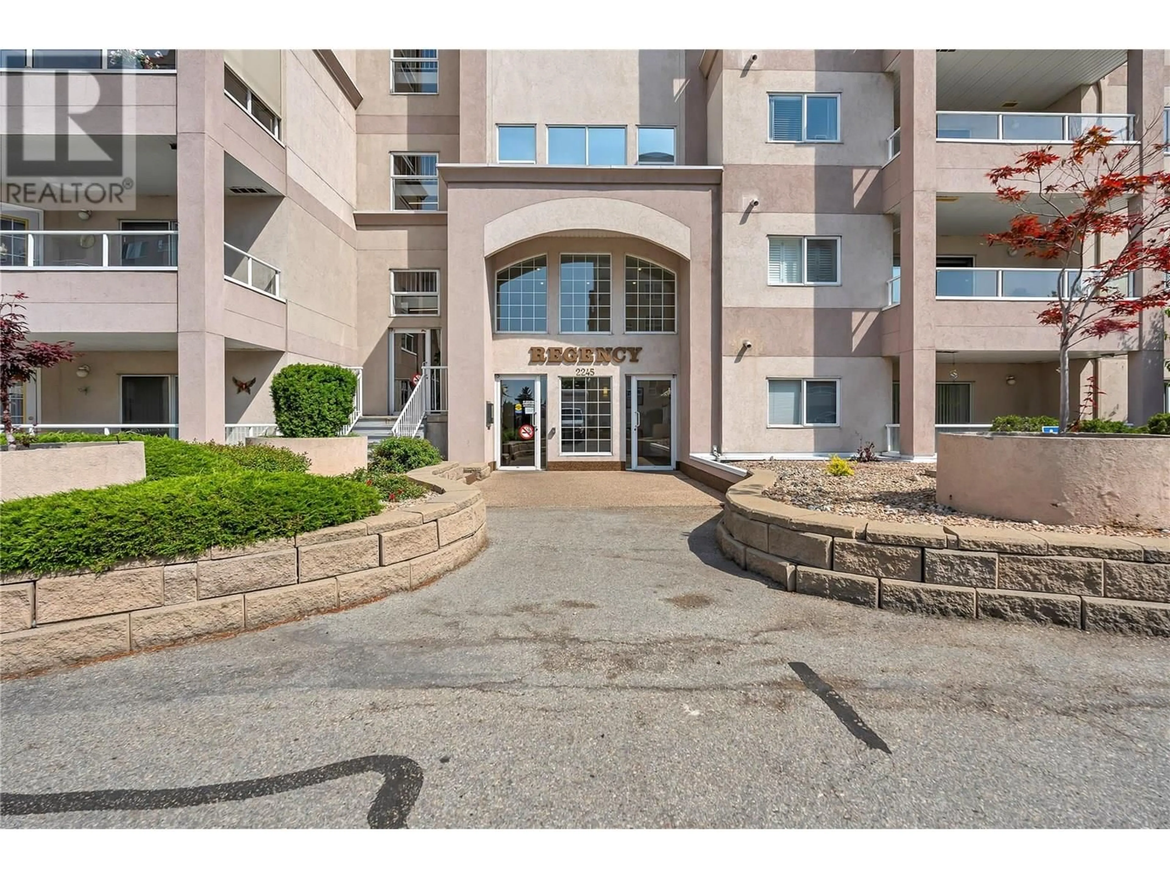 Indoor foyer for 604 - 2245 ATKINSON STREET, Penticton British Columbia V2A8R7
