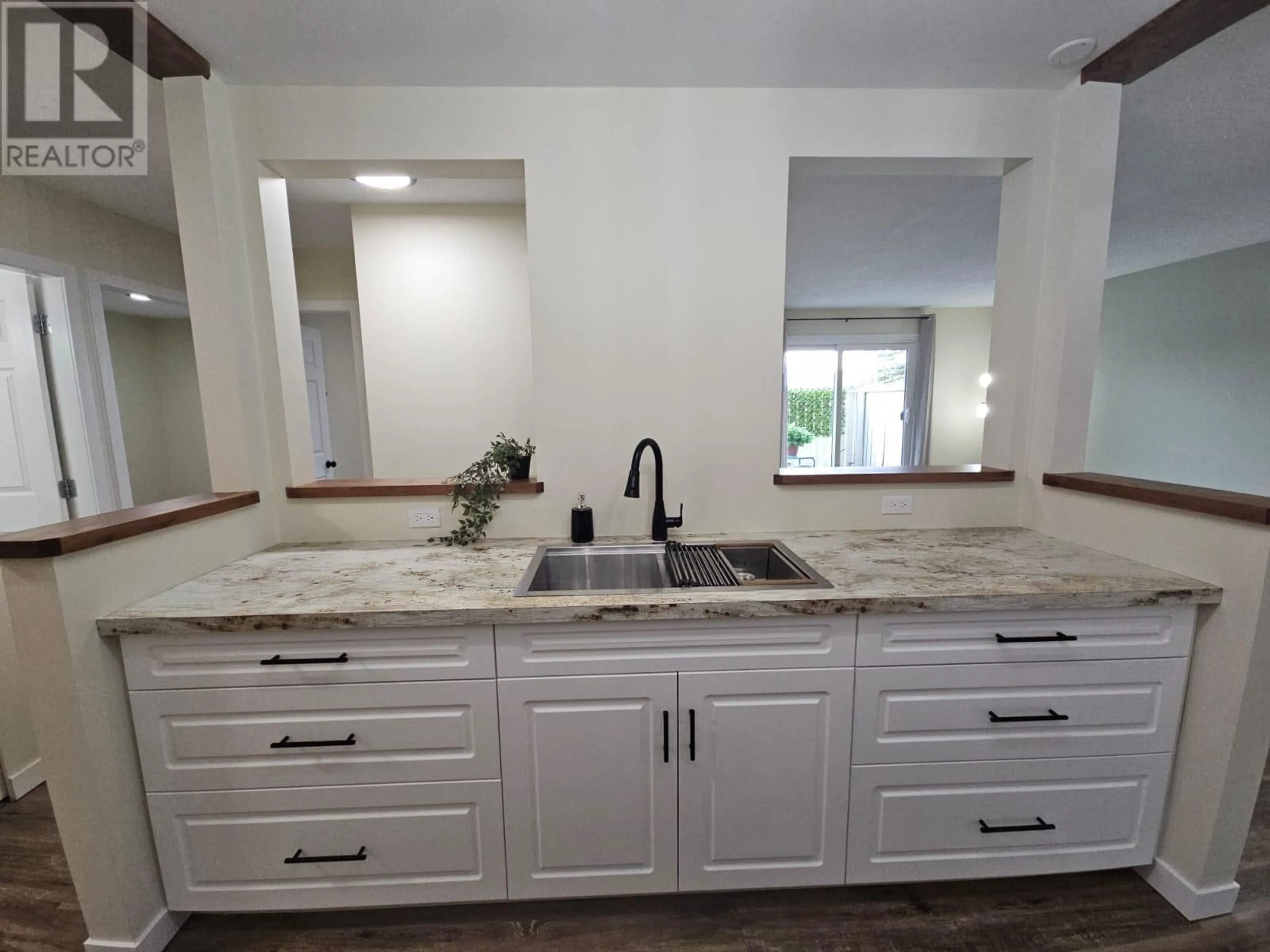 Open concept kitchen, ceramic/tile floor for 110 - 320 NORTHGATE OTHER, Tumbler Ridge British Columbia V0C2W0