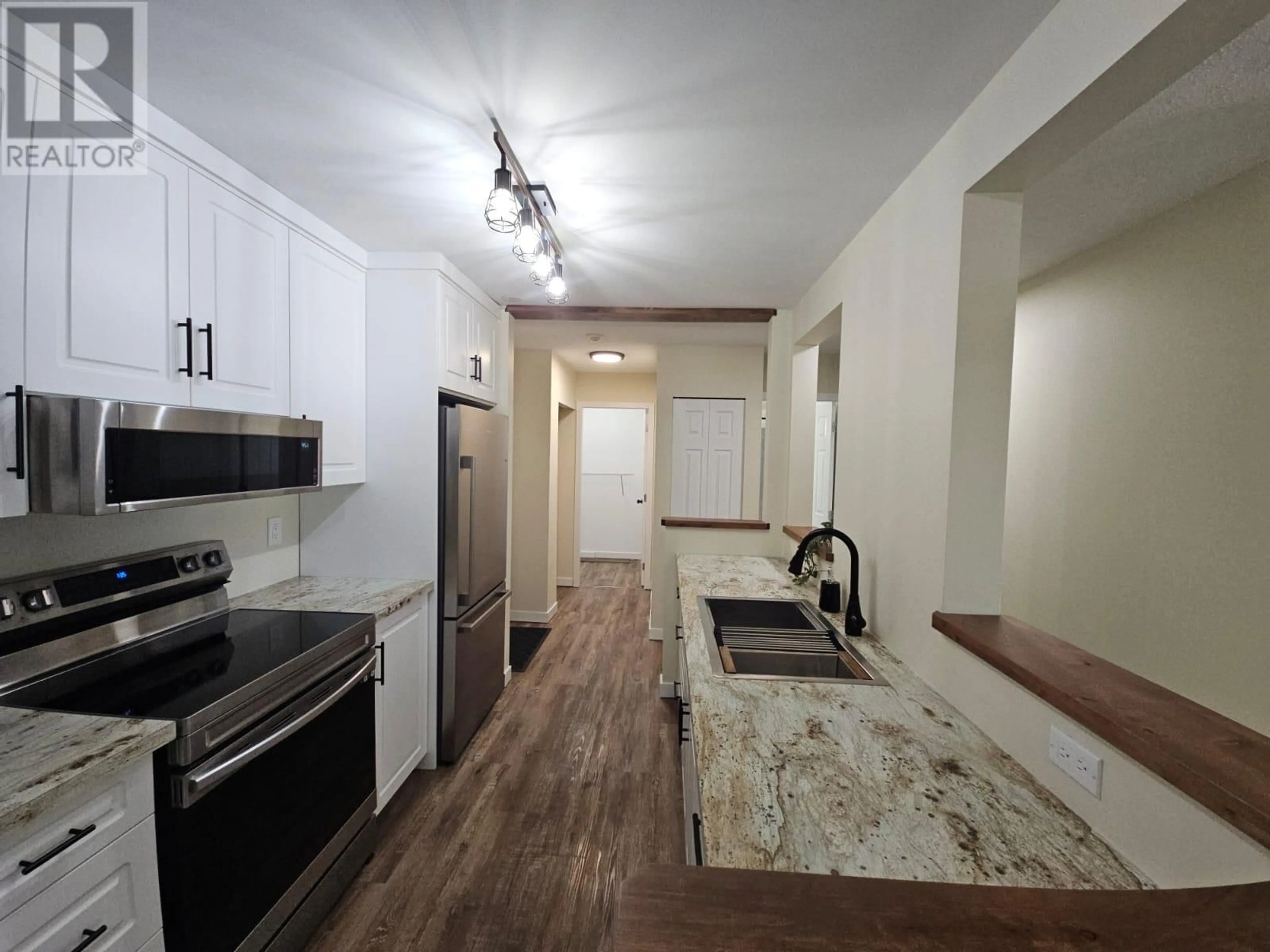 Standard kitchen, unknown for 110 - 320 NORTHGATE OTHER, Tumbler Ridge British Columbia V0C2W0