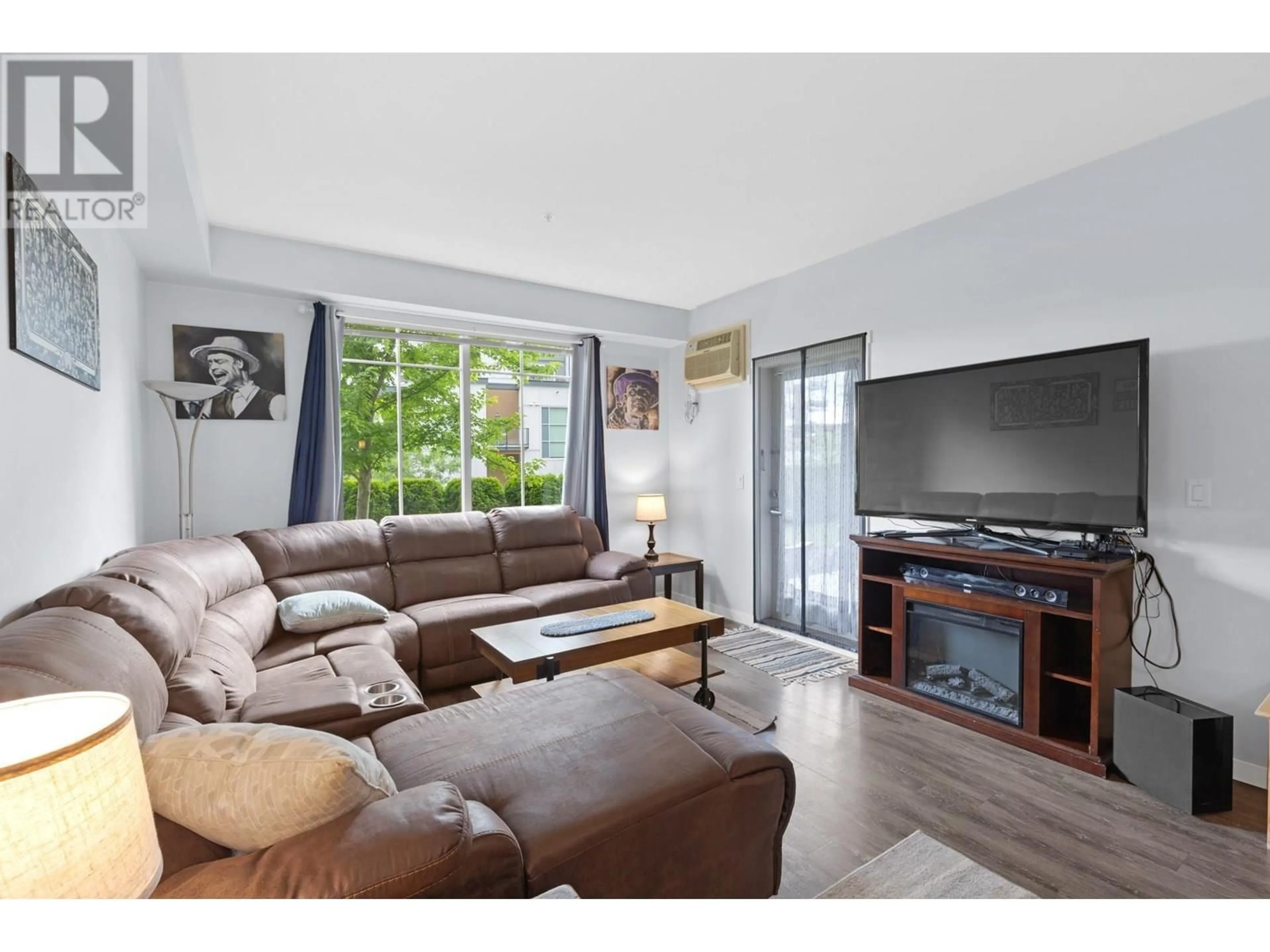 Living room with furniture, wood/laminate floor for 109 - 3733 CASORSO ROAD, Kelowna British Columbia V1W5E3