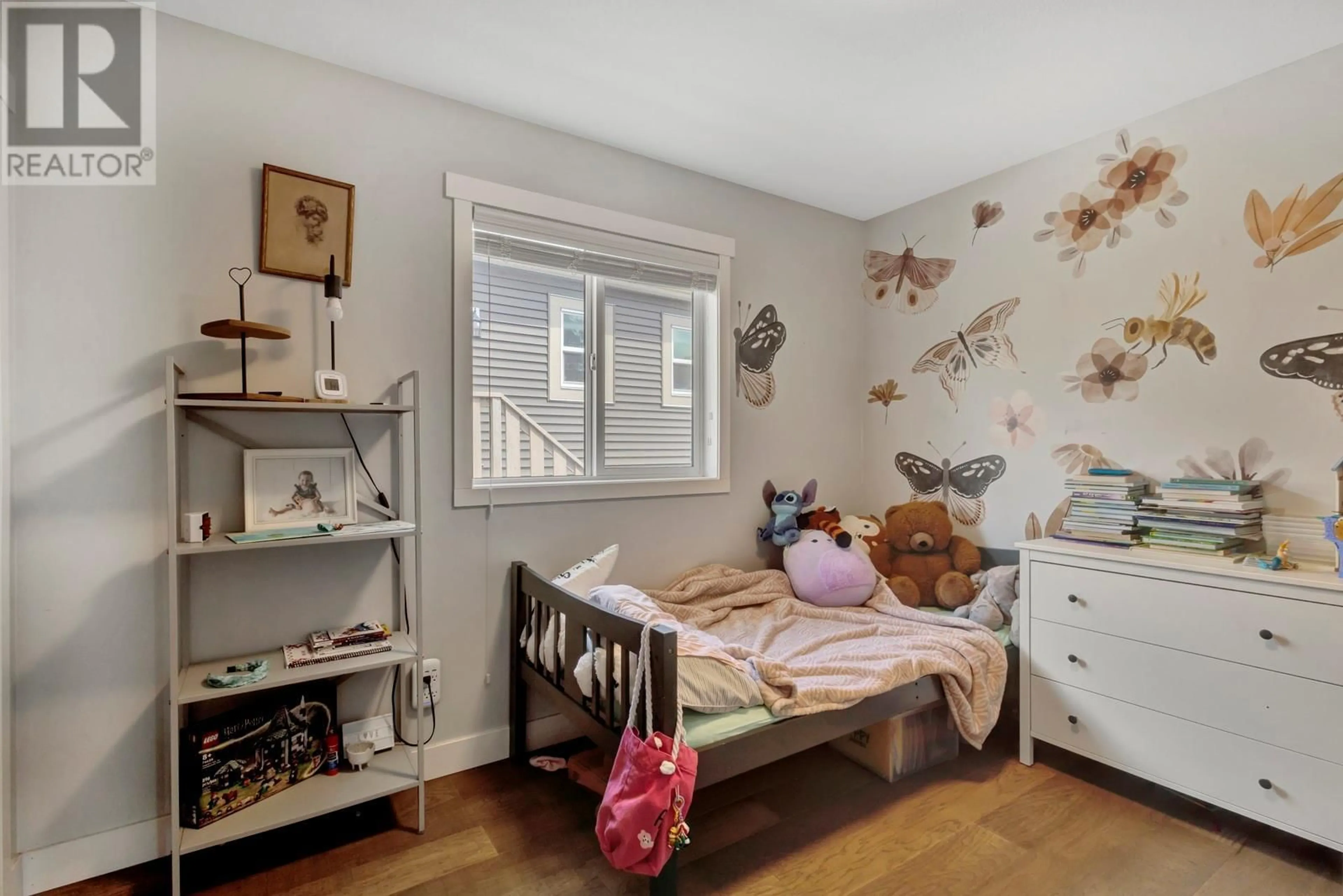 Bedroom with bed, wood/laminate floor for 84 - 1835 NANCEE WAY COURT, West Kelowna British Columbia V1Z4C1