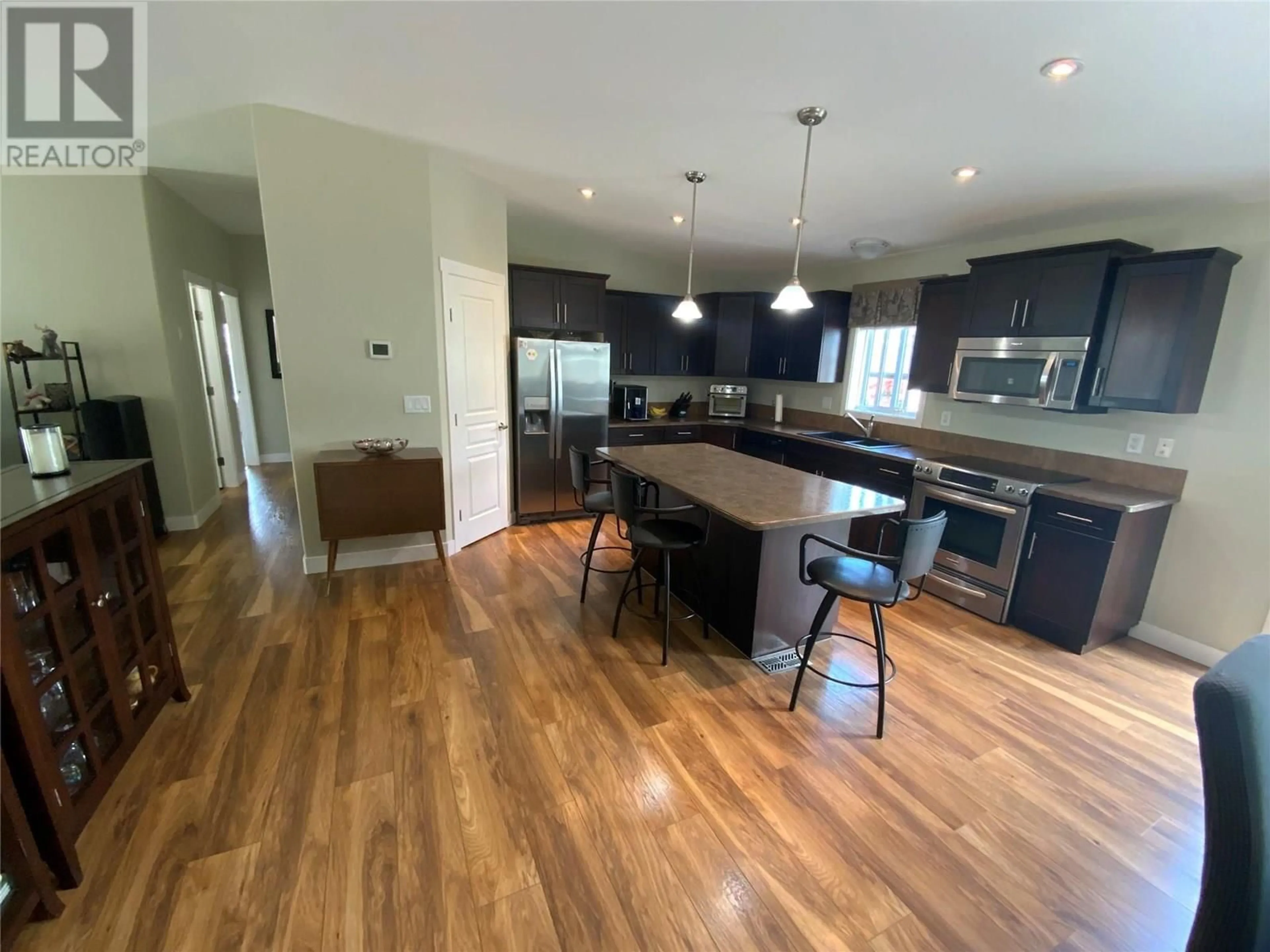 Open concept kitchen, wood/laminate floor for 69 - 8300 GALLAGHER LK FRONTAGE ROAD, Oliver British Columbia V0H1T2