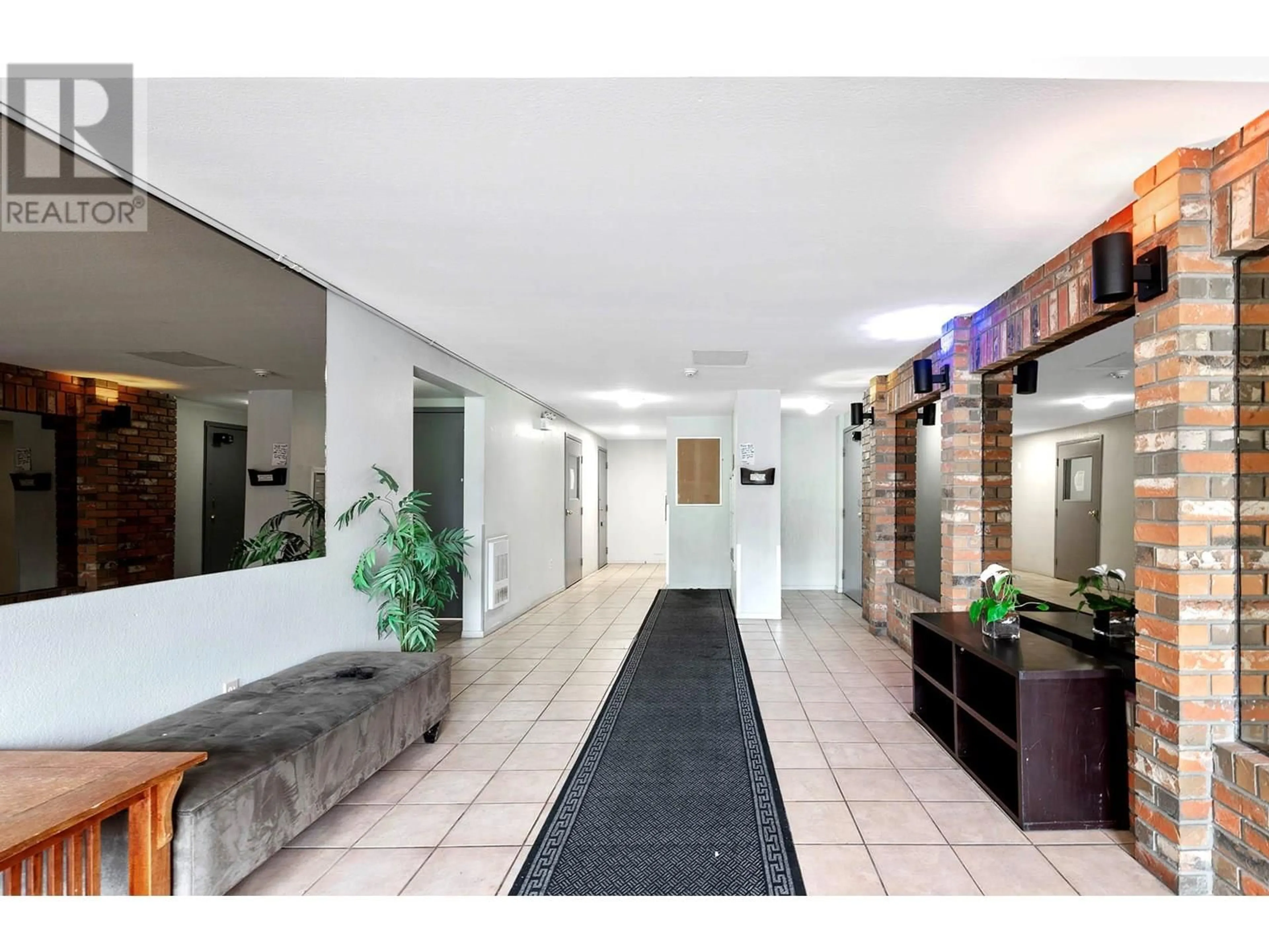 Indoor foyer for 203 - 1760 BRUNNER AVENUE, Kamloops British Columbia V2B3L7