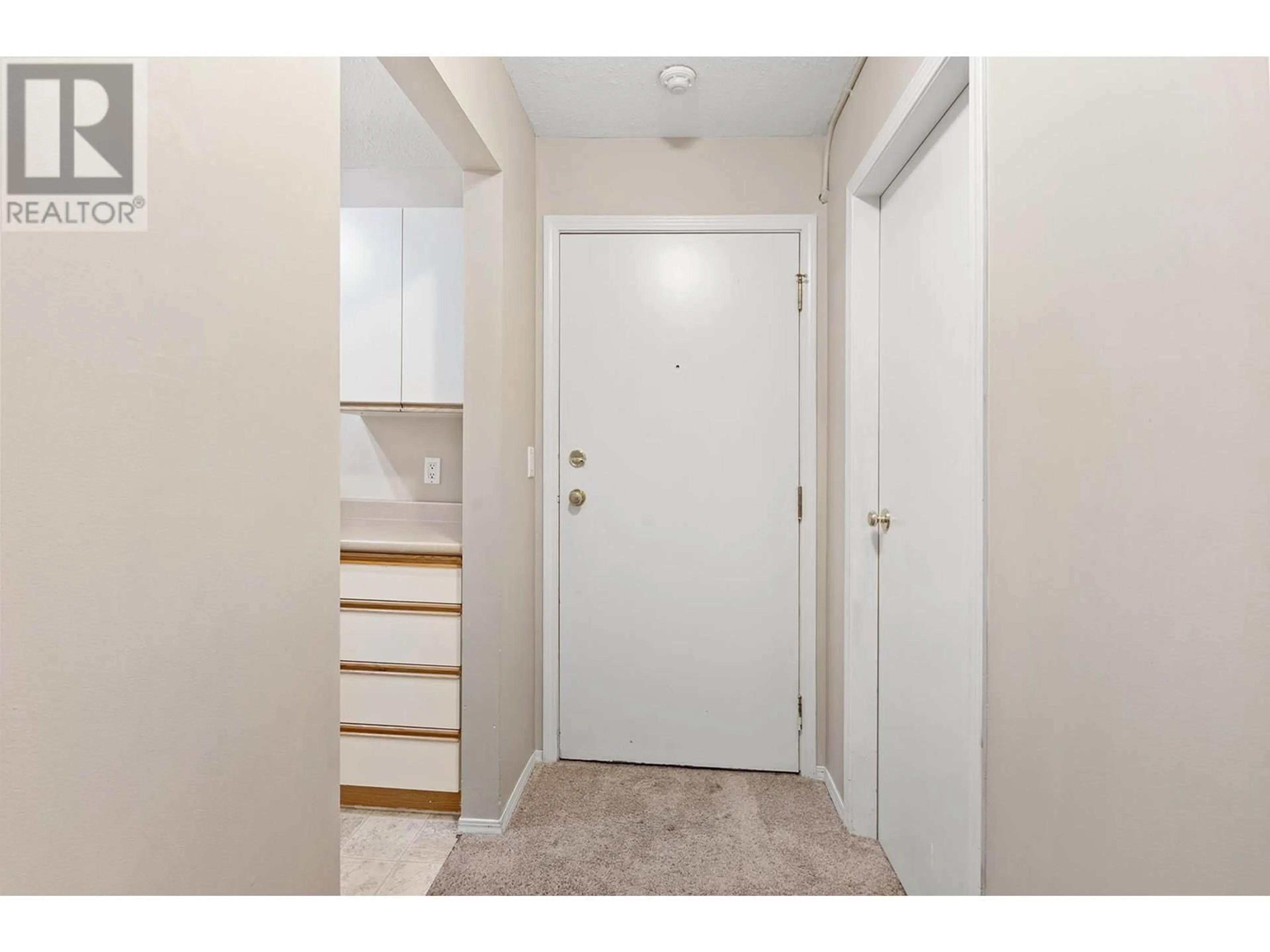 Indoor entryway for 203 - 1760 BRUNNER AVENUE, Kamloops British Columbia V2B3L7