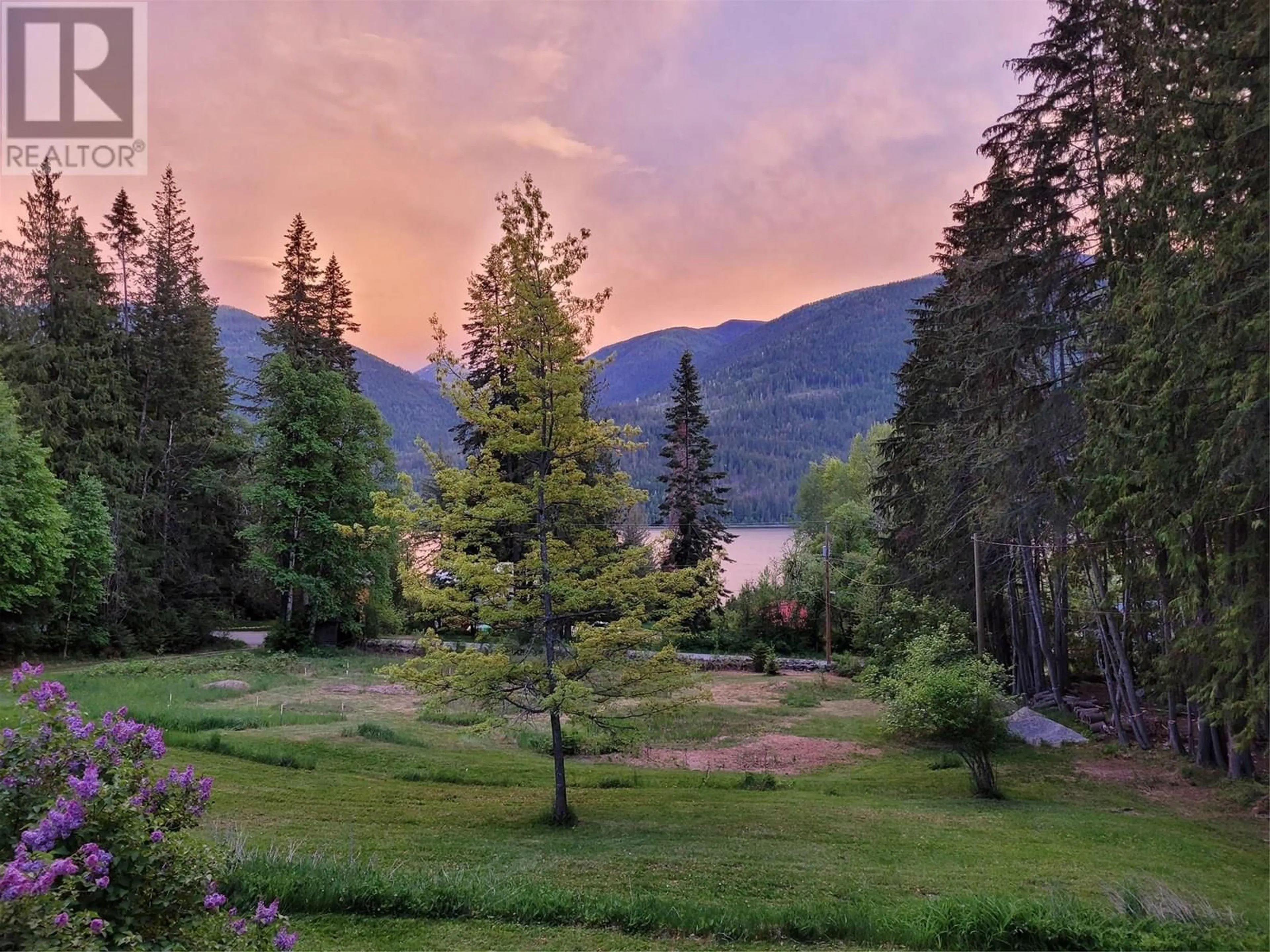 A pic from outside/outdoor area/front of a property/back of a property/a pic from drone, unknown for 5759 LONGBEACH ROAD, Nelson British Columbia V1L6P2