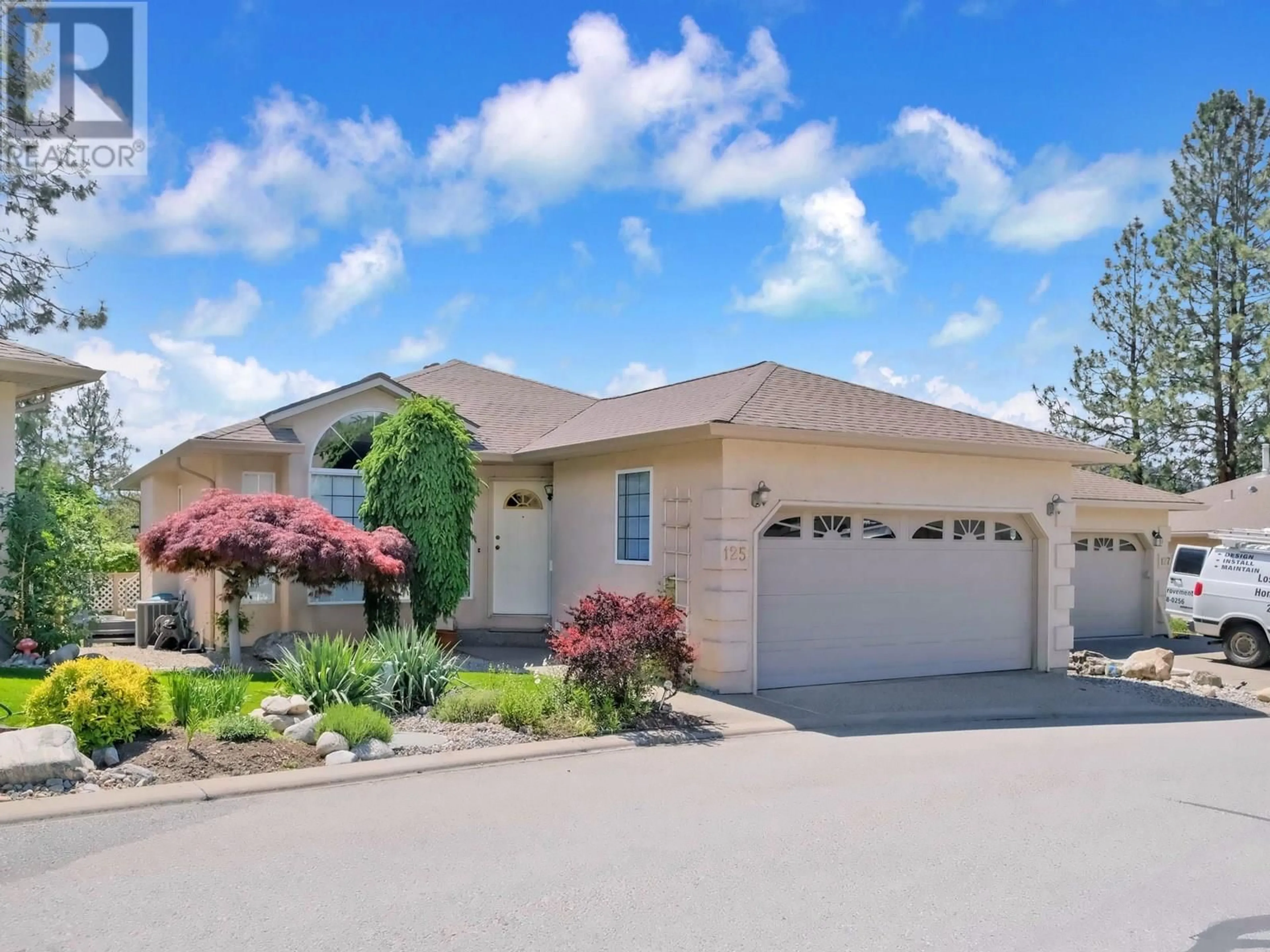 Home with vinyl exterior material, street for 125 - 1634 CARMI AVENUE, Penticton British Columbia V2A8K5