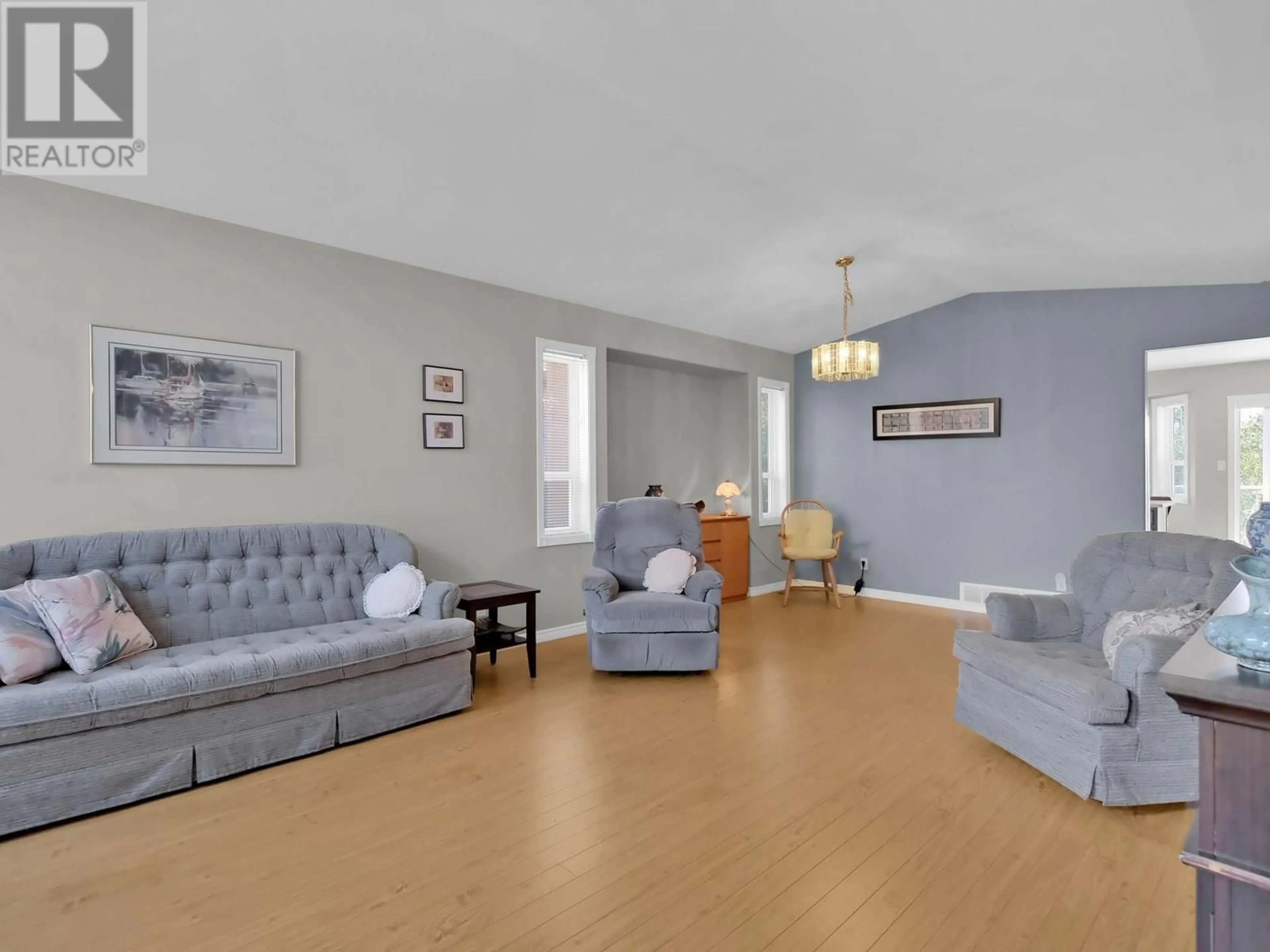 Living room with furniture, unknown for 125 - 1634 CARMI AVENUE, Penticton British Columbia V2A8K5