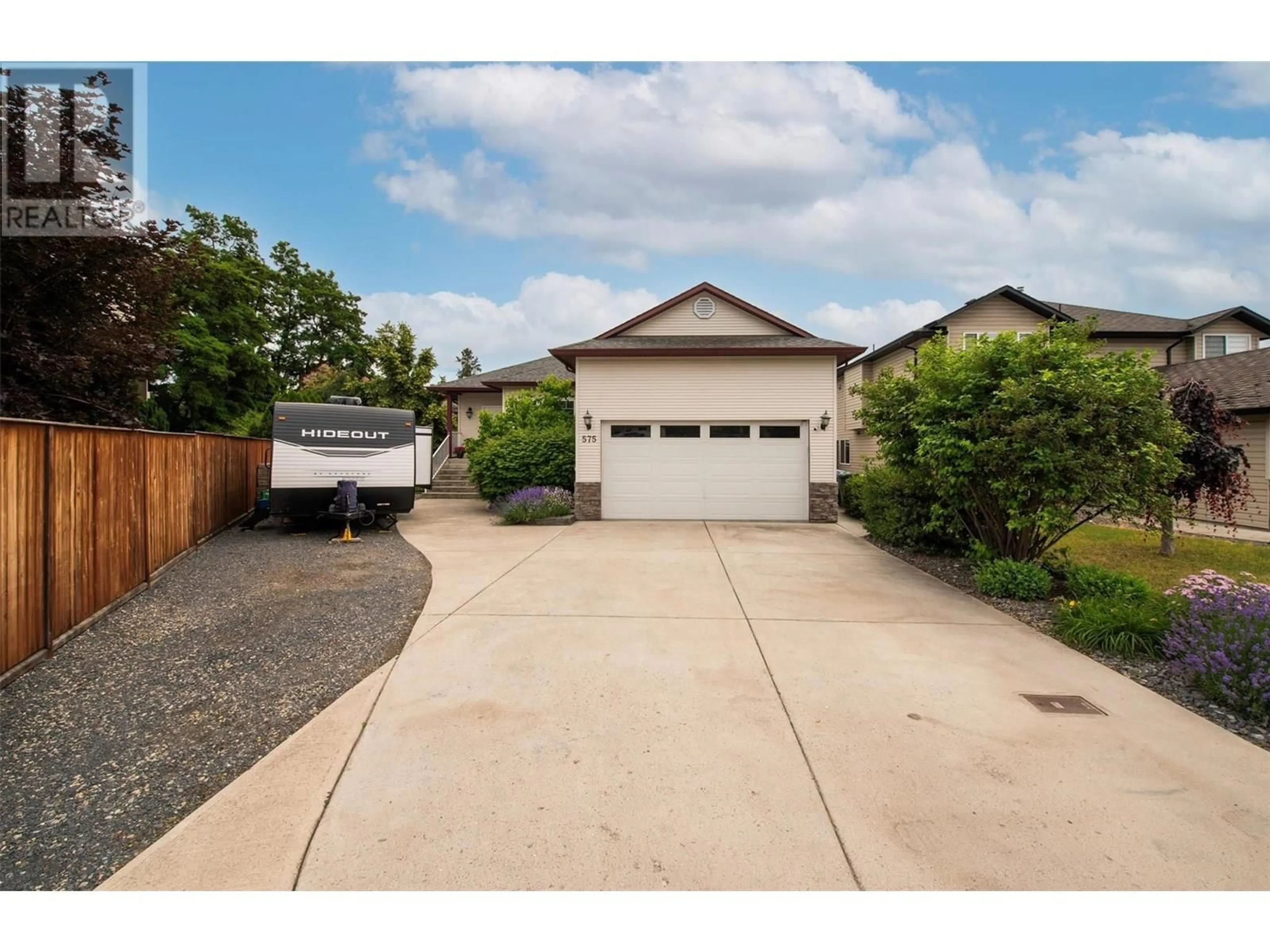 A pic from outside/outdoor area/front of a property/back of a property/a pic from drone, street for 575 GALBRAITH COURT, Kelowna British Columbia V1X7Z9