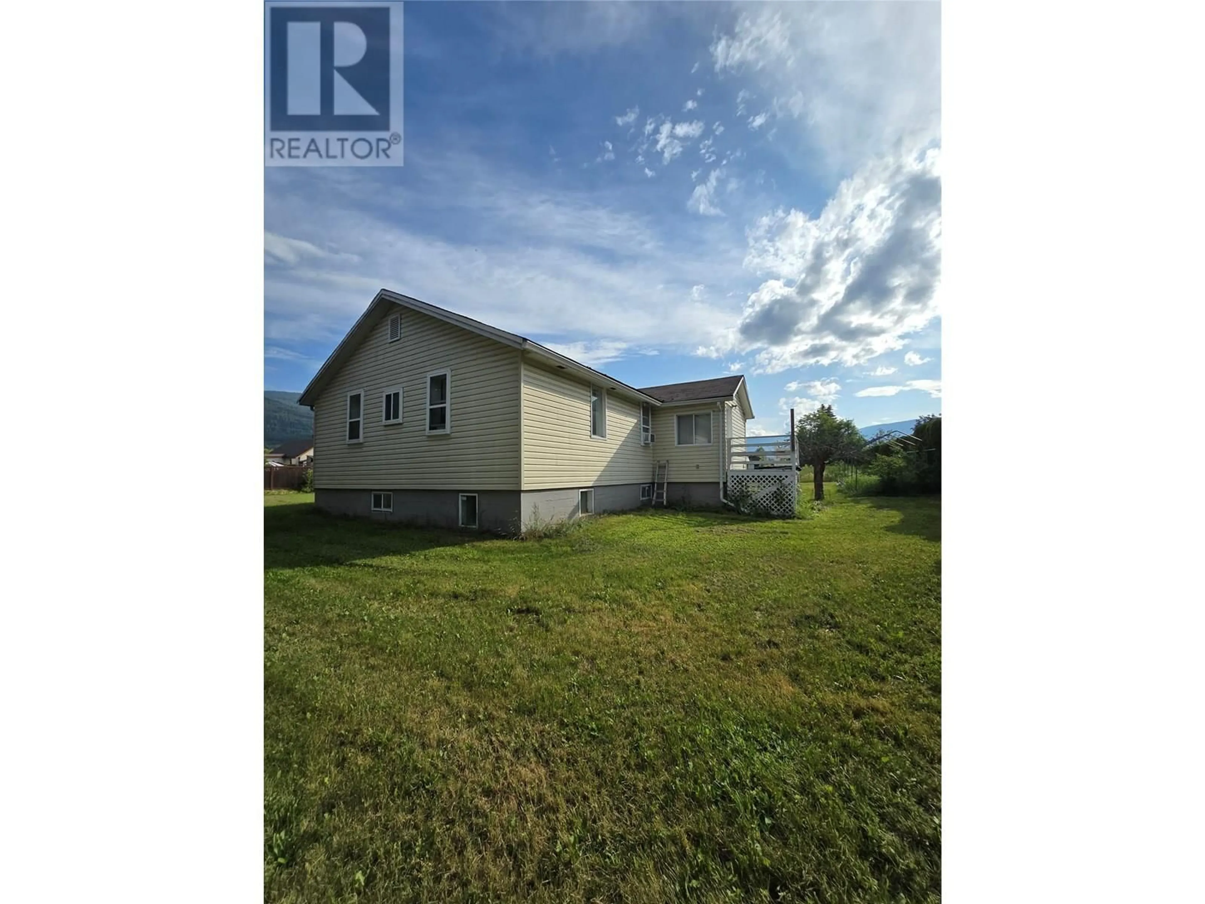 Shed for 221 BEATTY AVENUE NORTHWEST, Salmon Arm British Columbia V1E4M9