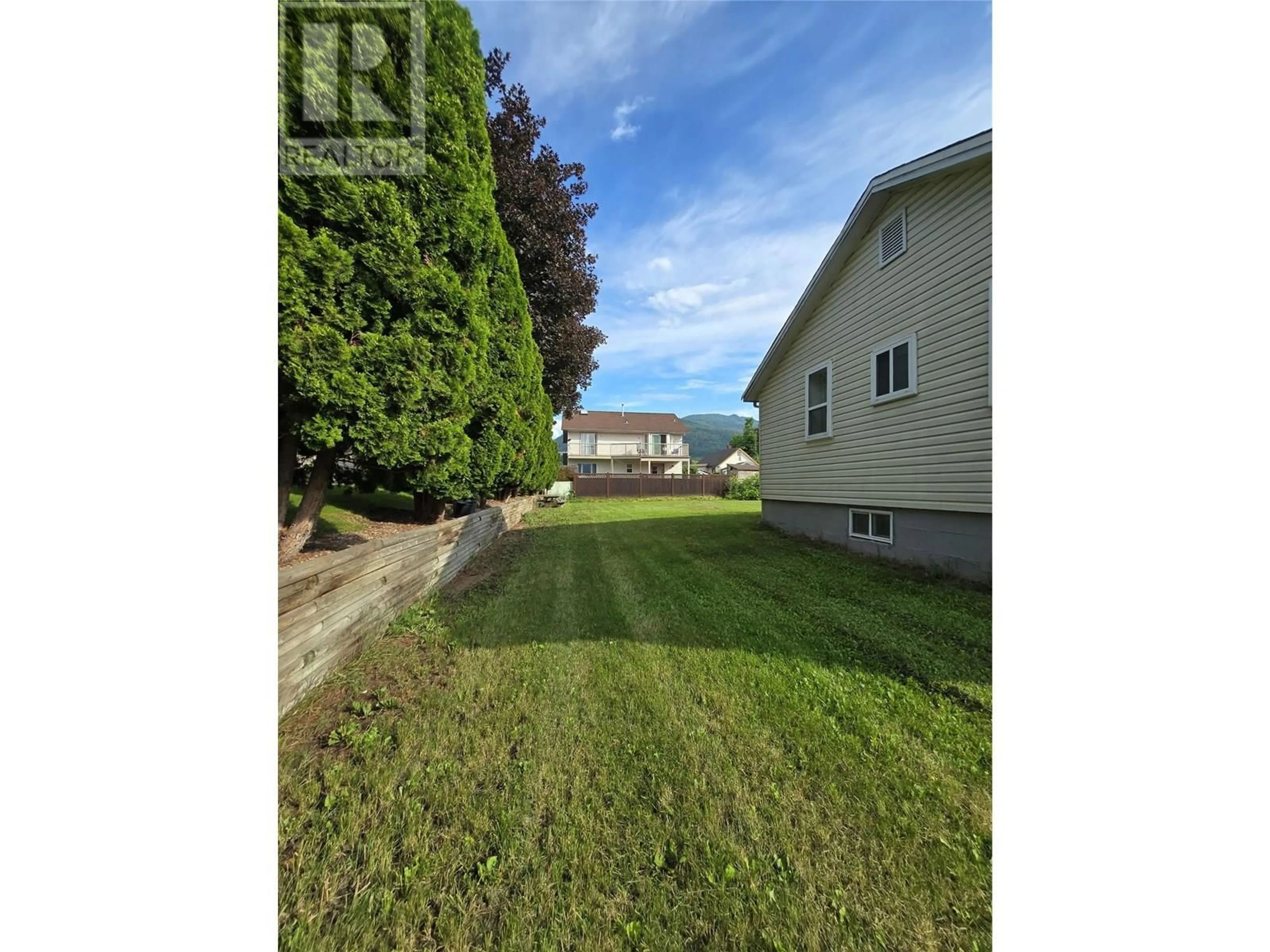 A pic from outside/outdoor area/front of a property/back of a property/a pic from drone, water/lake/river/ocean view for 221 BEATTY AVENUE NORTHWEST, Salmon Arm British Columbia V1E4M9