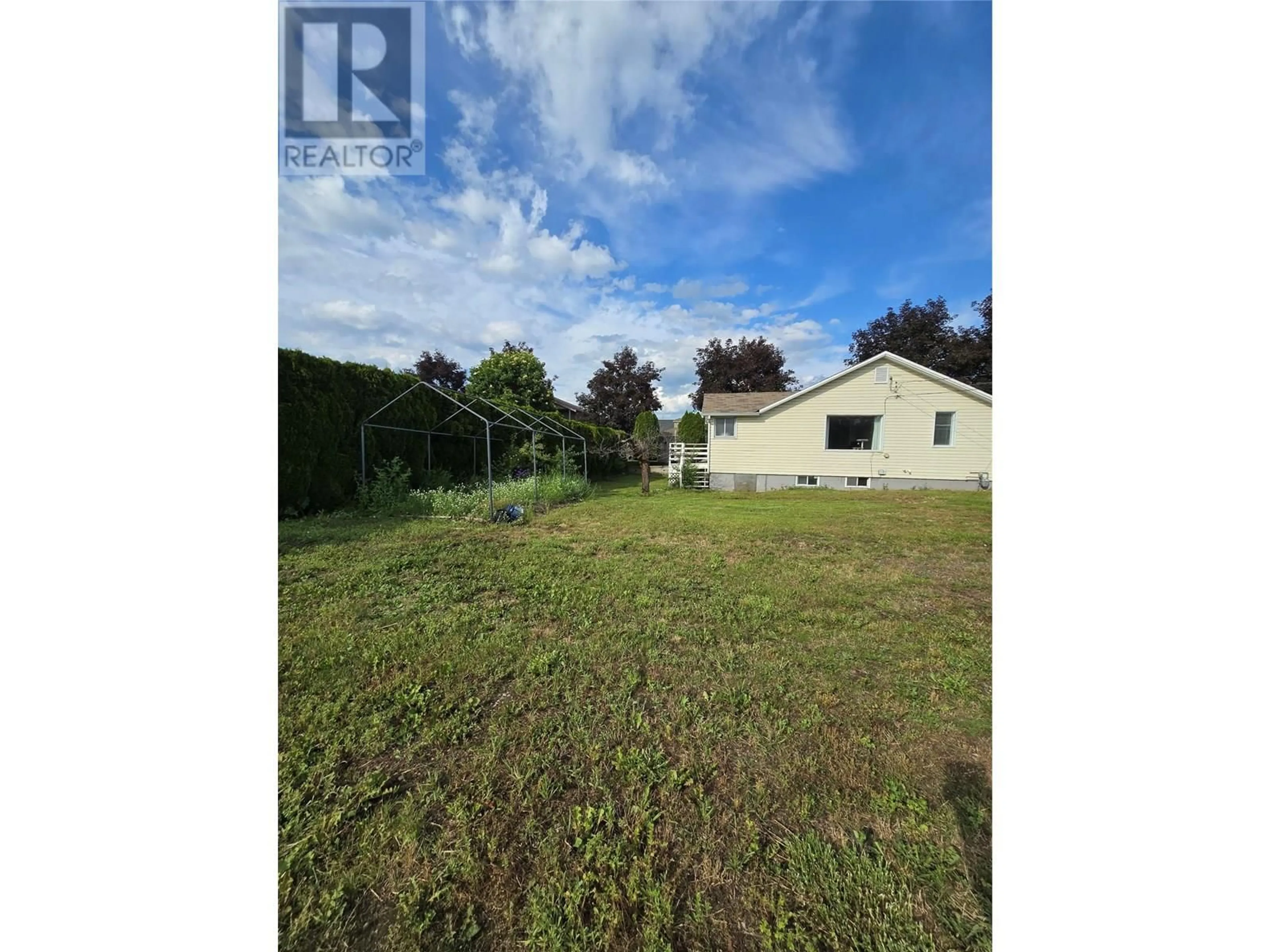 Shed for 221 BEATTY AVENUE NORTHWEST, Salmon Arm British Columbia V1E4M9