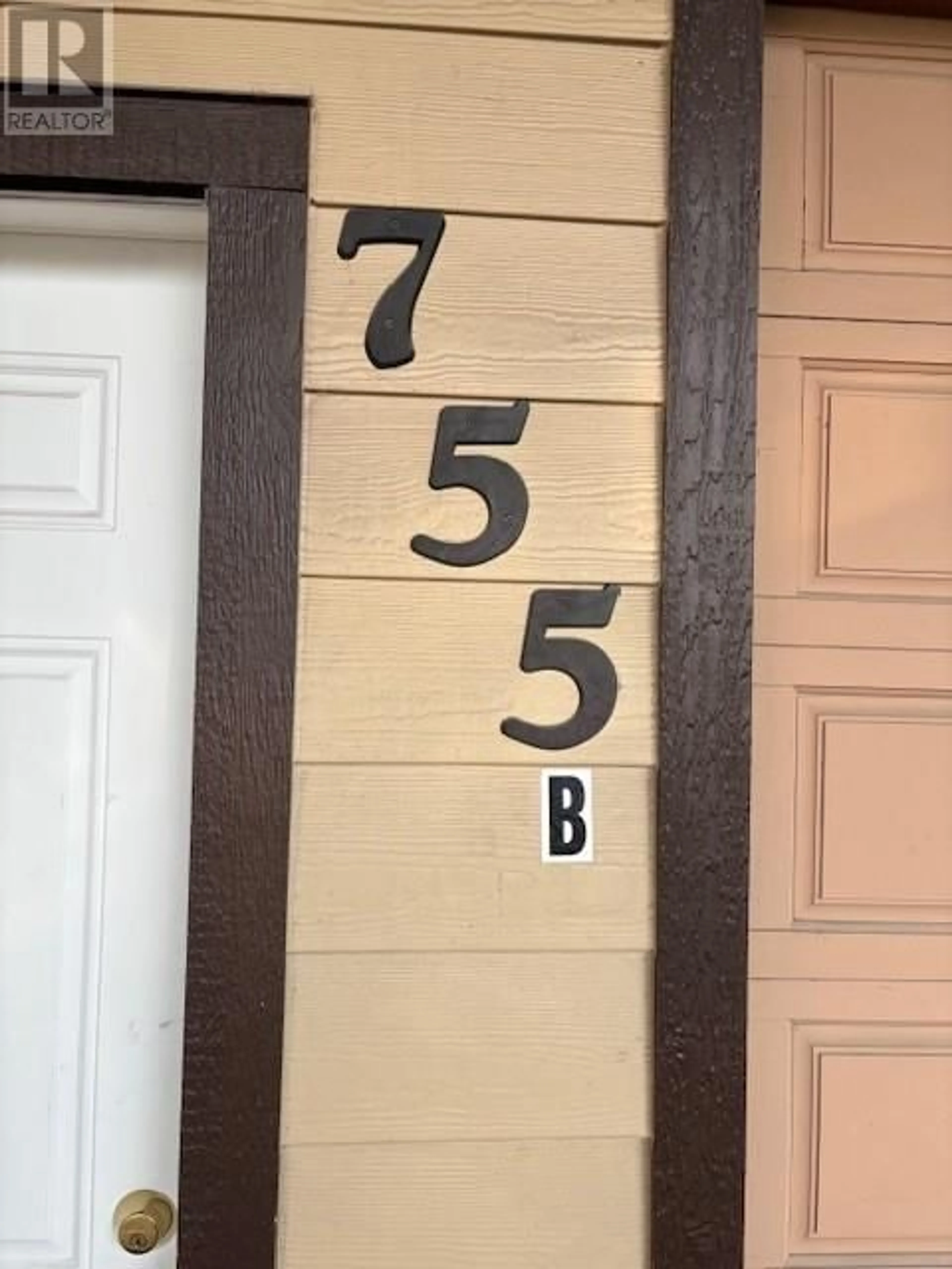 Indoor entryway for 755 FLEMING DRIVE, Kamloops British Columbia V1S1A2