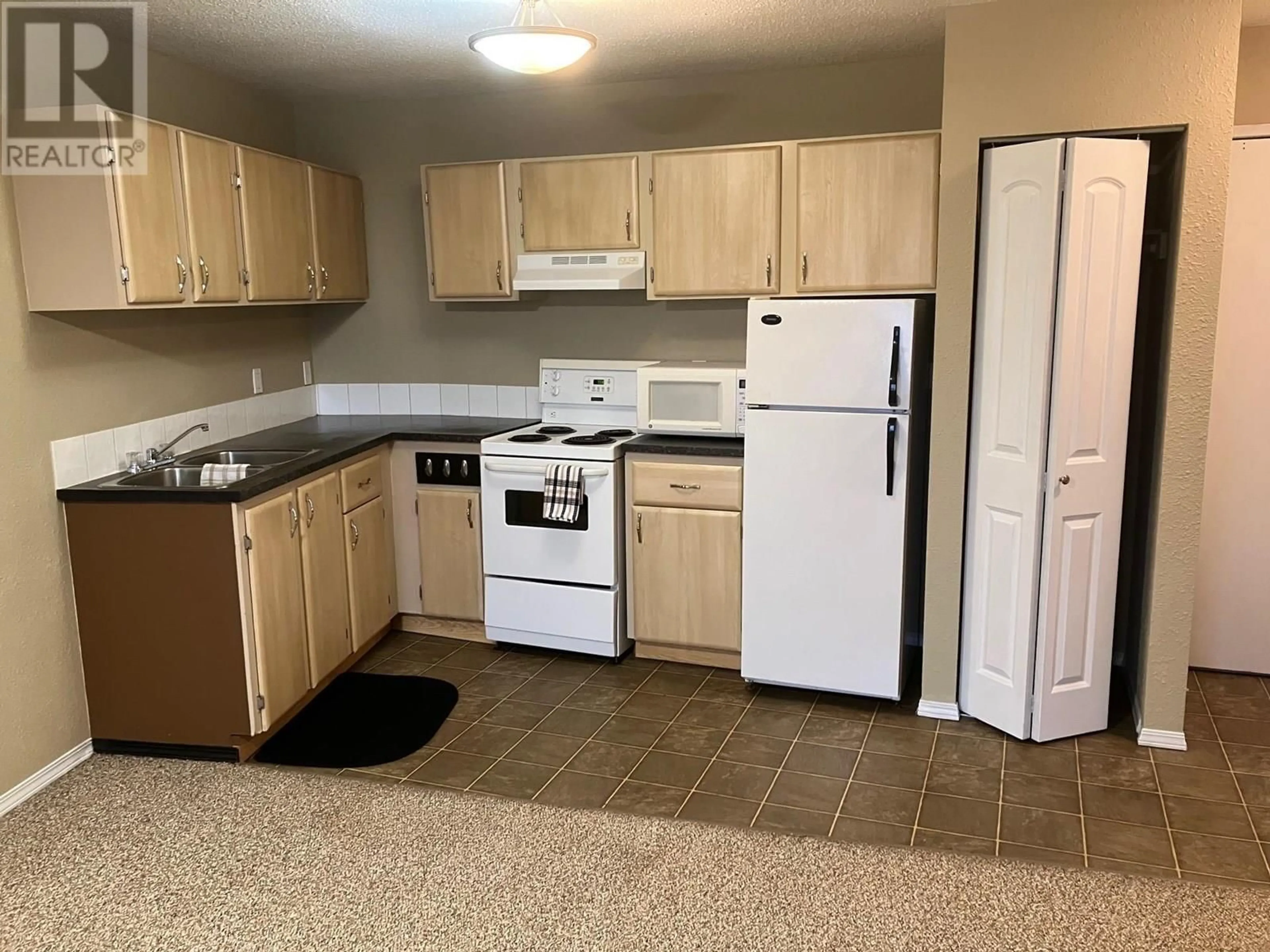 Standard kitchen, unknown for 401 - 555 DALGLEISH DRIVE, Kamloops British Columbia V2C6C7