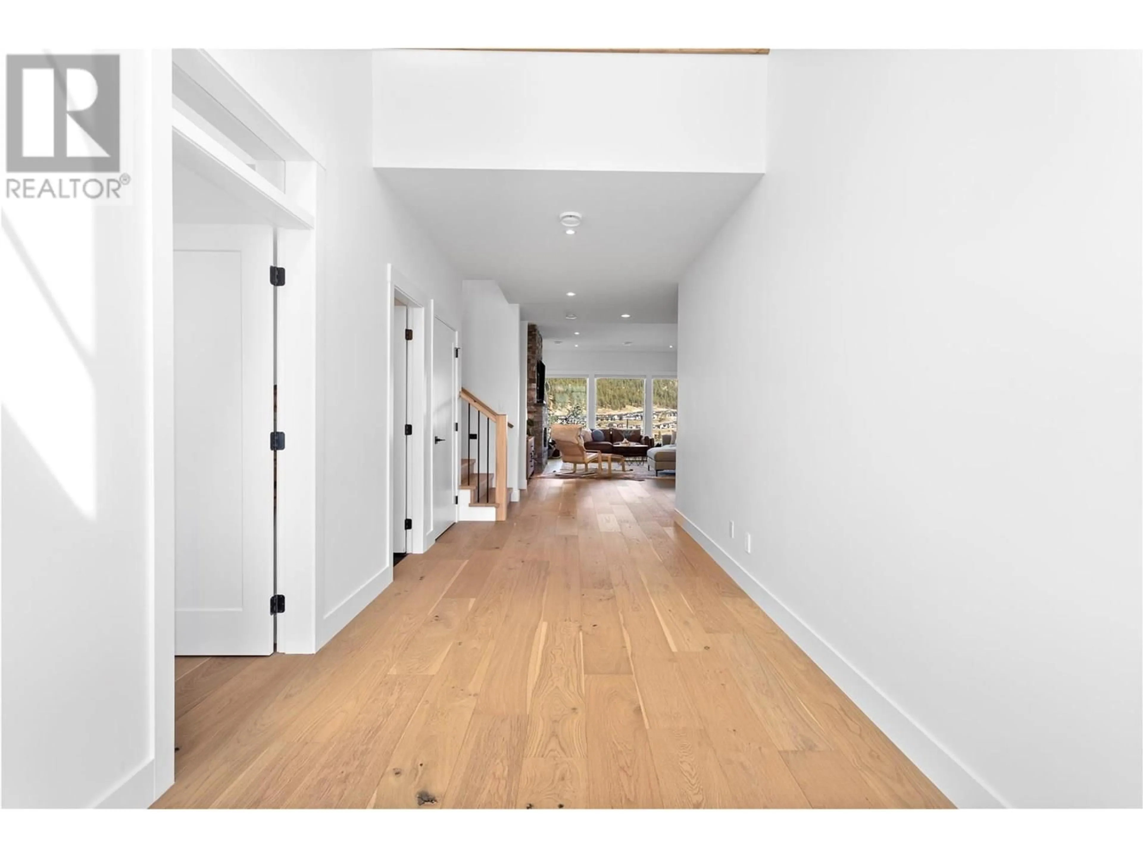 Indoor entryway for 3055 SHALEVIEW DRIVE, West Kelowna British Columbia V4T3L6