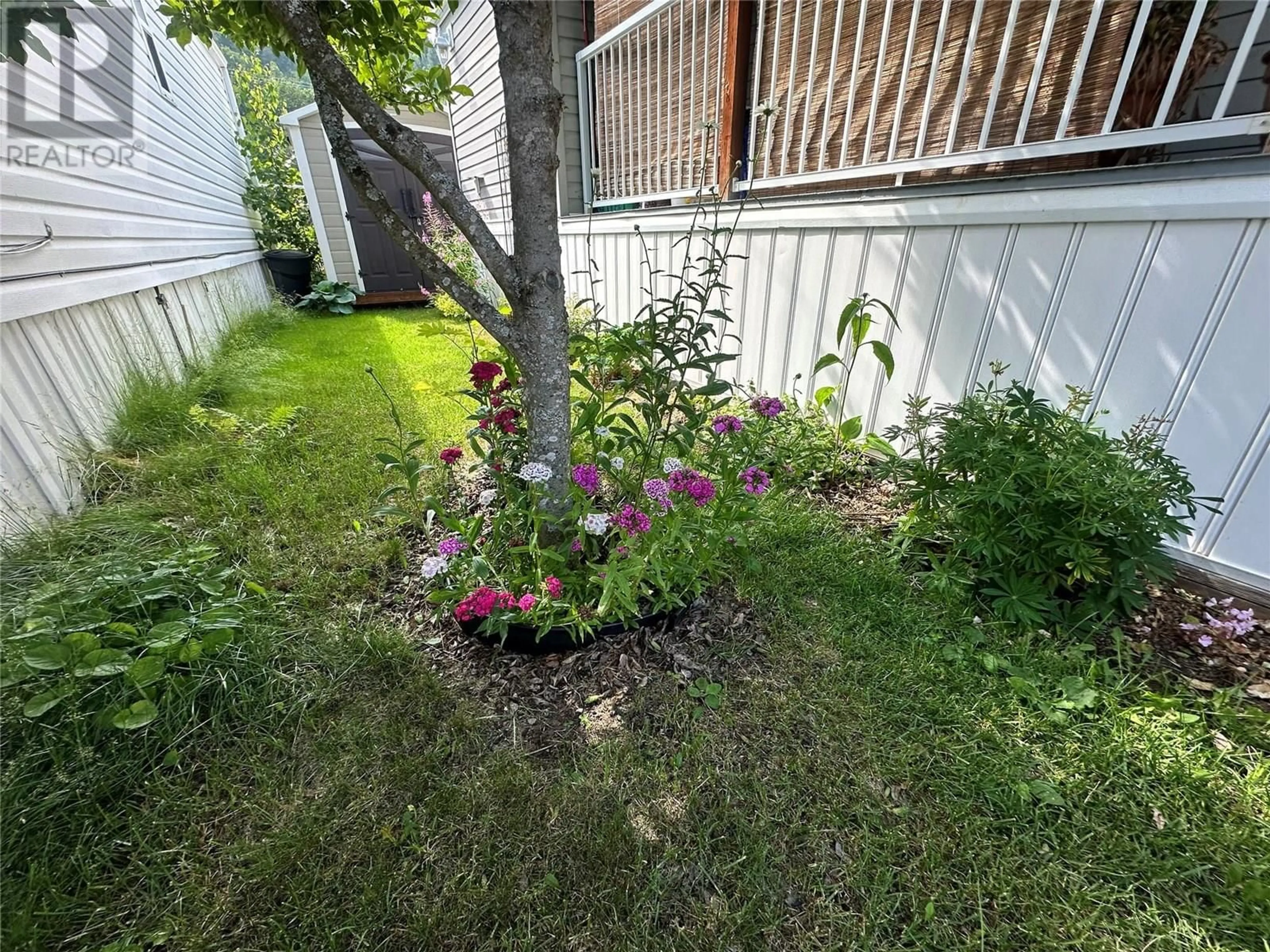Patio, street for 11 - 1545 COLUMBIA AVENUE, Castlegar British Columbia V1N1J1