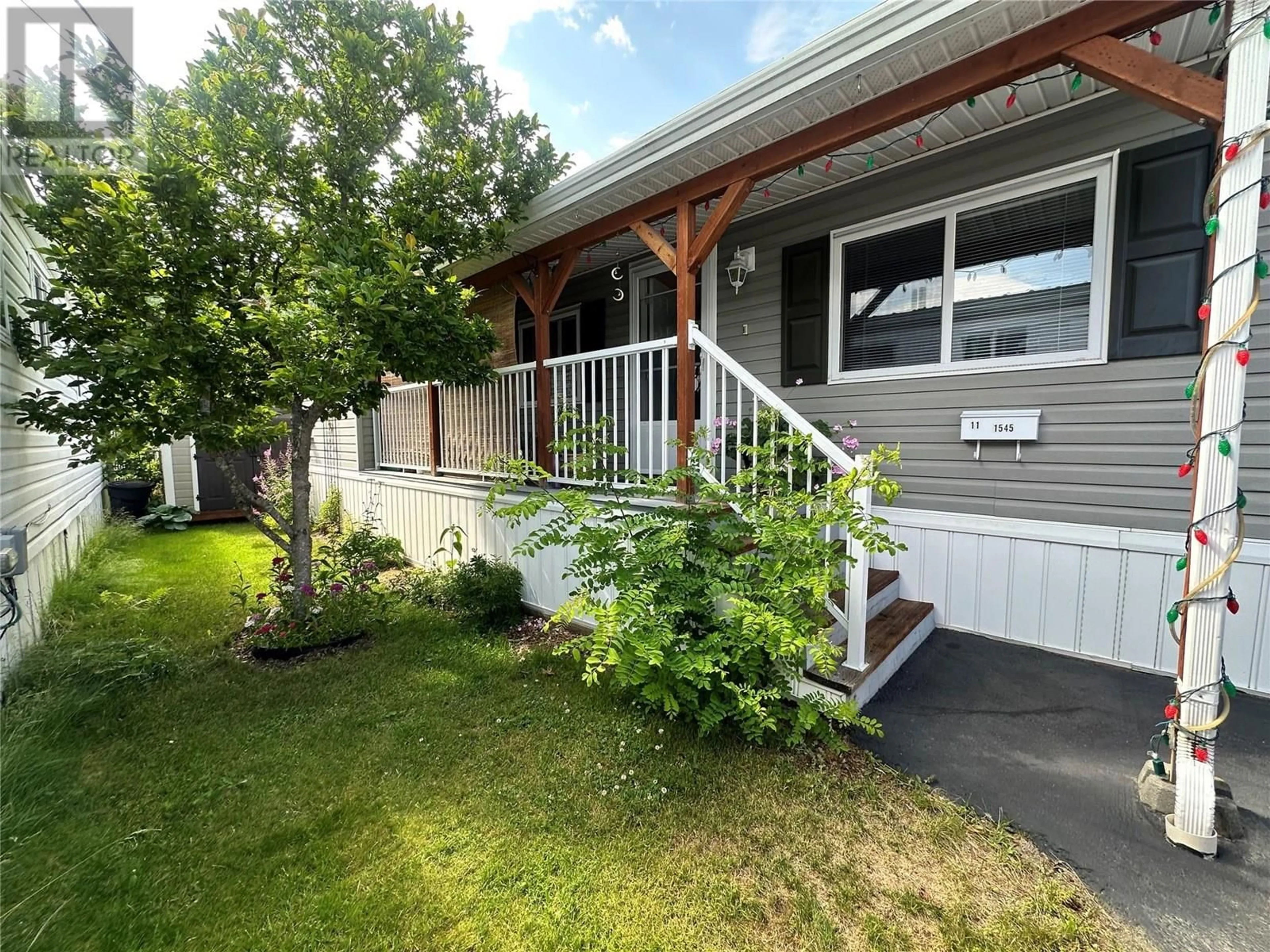 Home with vinyl exterior material, street for 11 - 1545 COLUMBIA AVENUE, Castlegar British Columbia V1N1J1