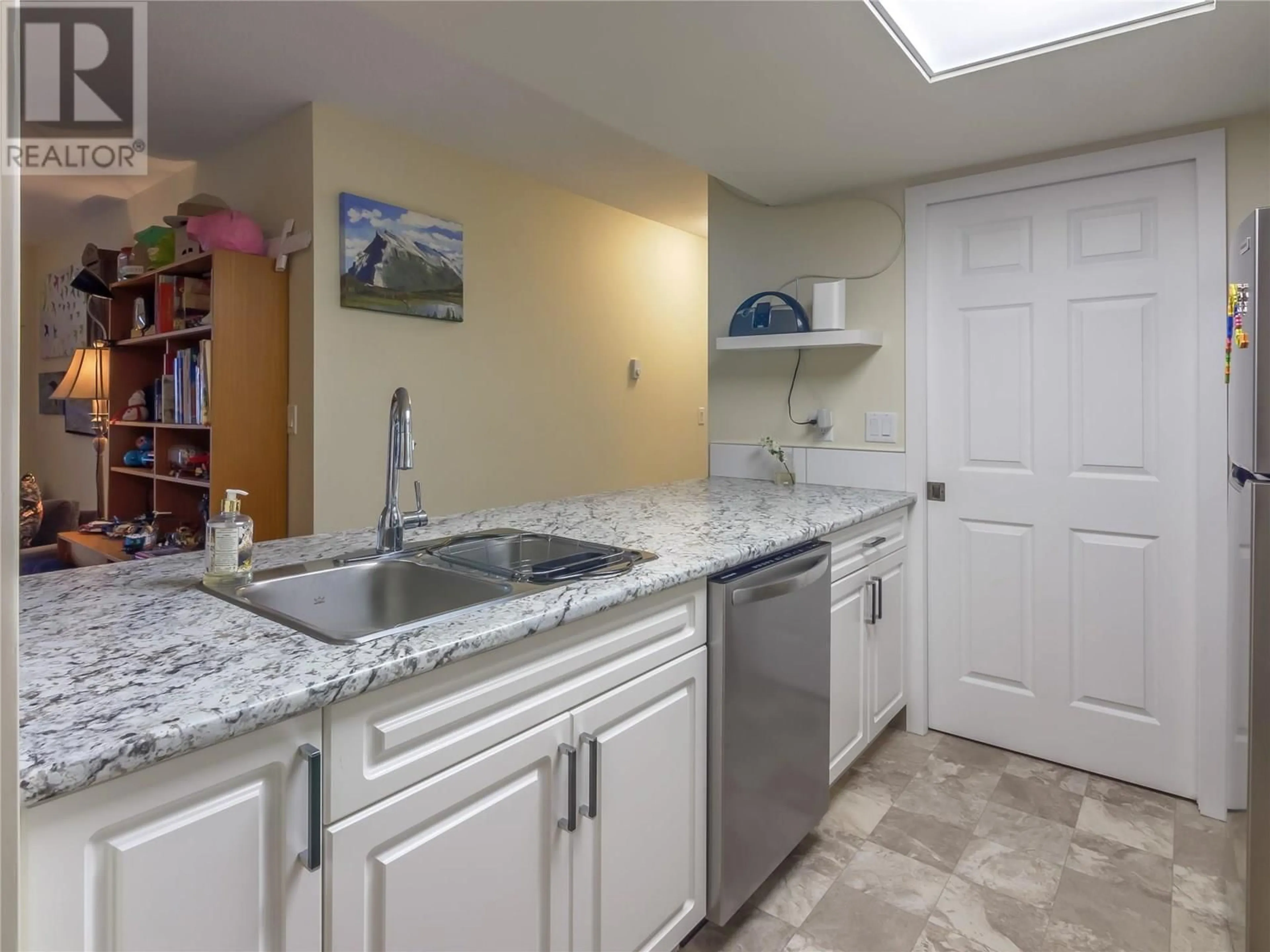 Standard kitchen, ceramic/tile floor for 124 - 3140 WILSON STREET, Penticton British Columbia V2A7K4