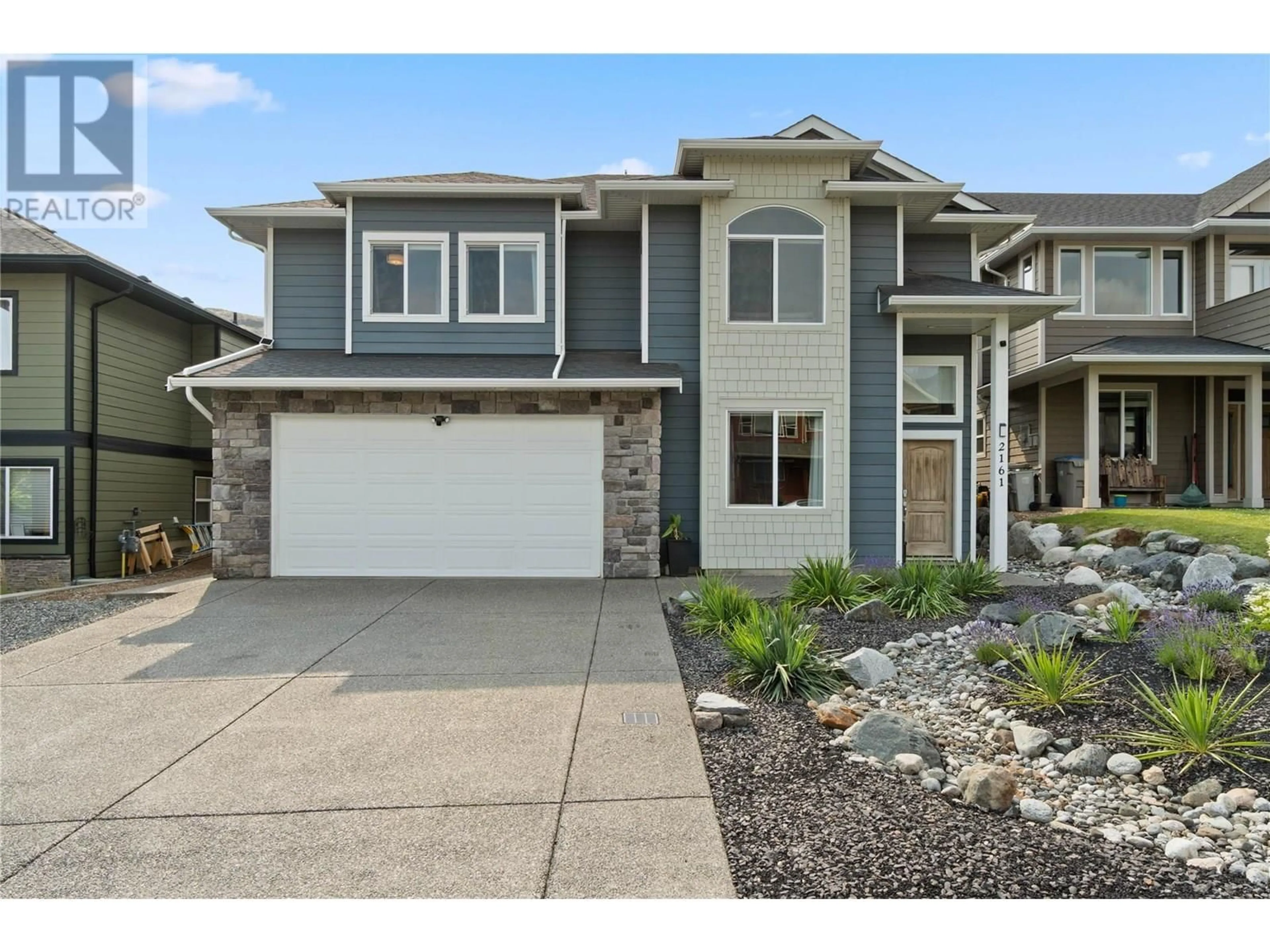 Home with vinyl exterior material, street for 2161 SADDLEBACK DRIVE, Kamloops British Columbia V2B0E9